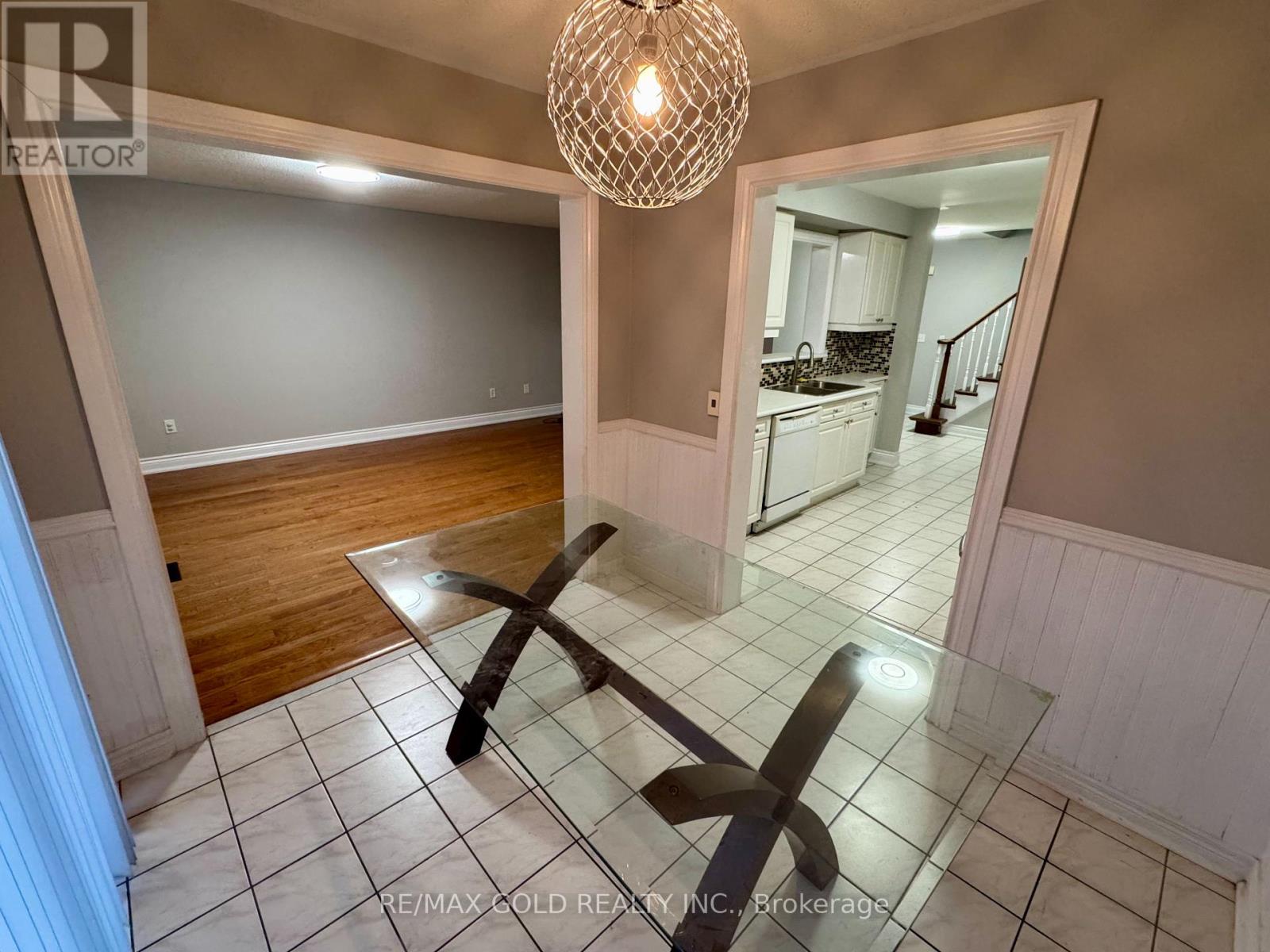 9 Upwood Place, Brampton, Ontario  L6R 1T3 - Photo 7 - W12599592