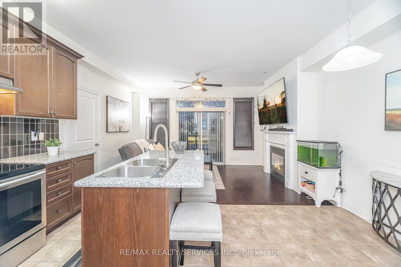 7 Dufay Road, Brampton, Ontario  L7A 4A1 - Photo 5 - W12599078