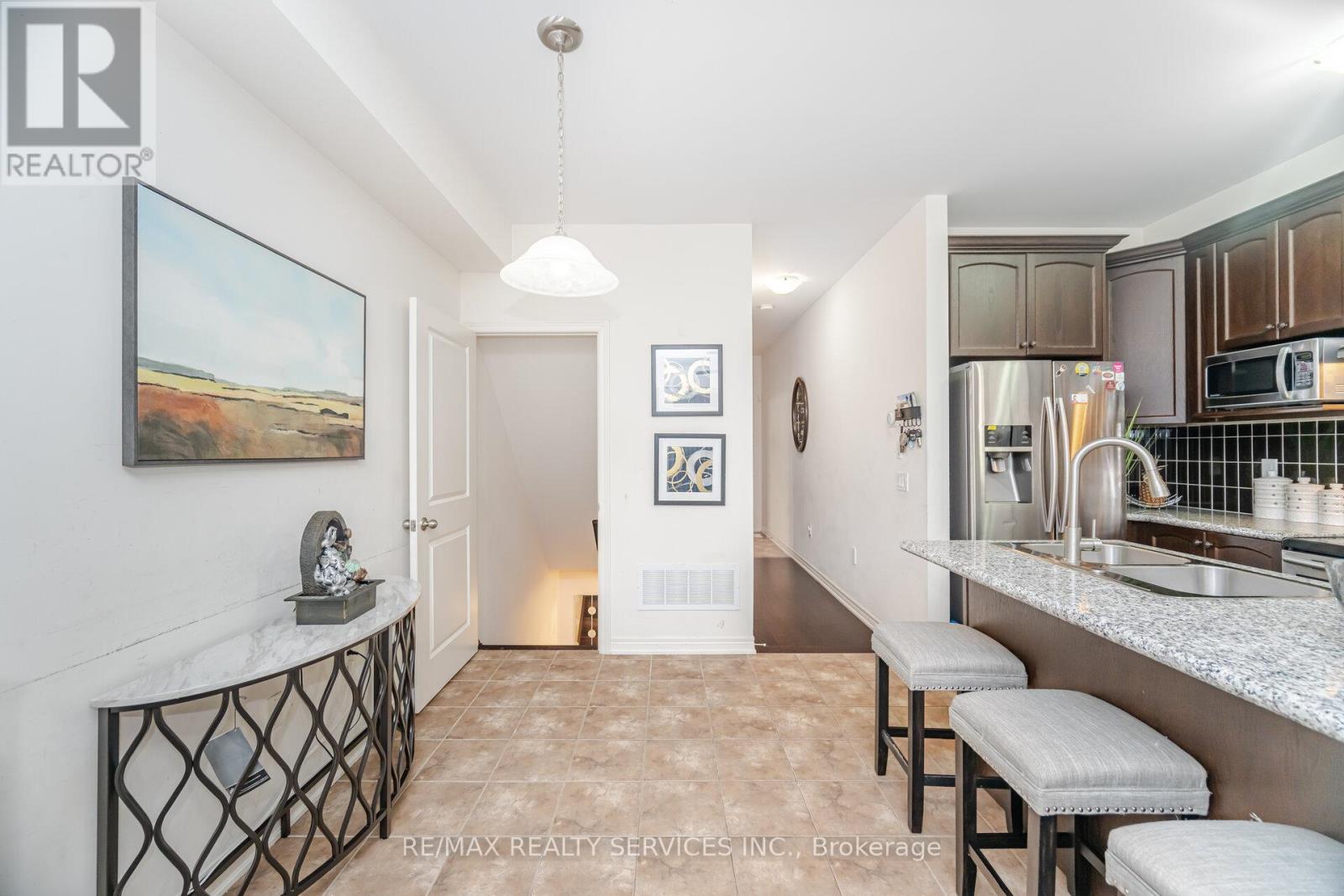 7 Dufay Road, Brampton, Ontario  L7A 4A1 - Photo 10 - W12599078