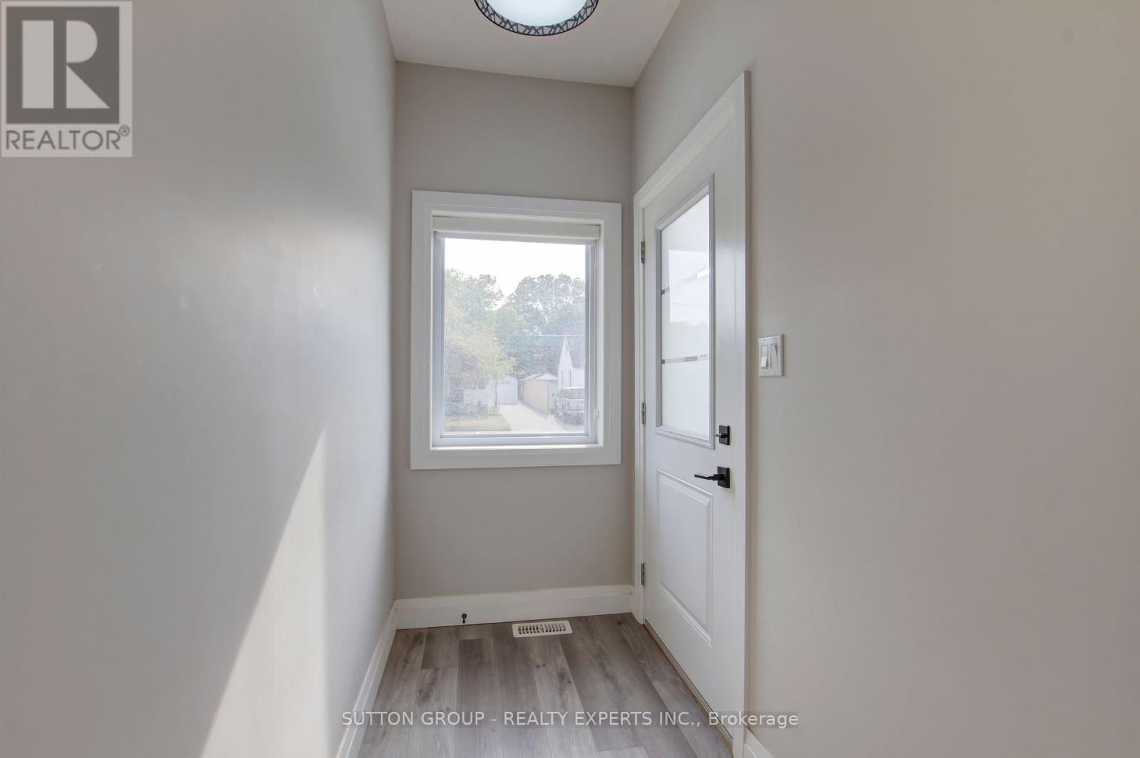 A - 104 Fifth Avenue, Kitchener, Ontario N2C 1P4 - Photo 3 - X12599560