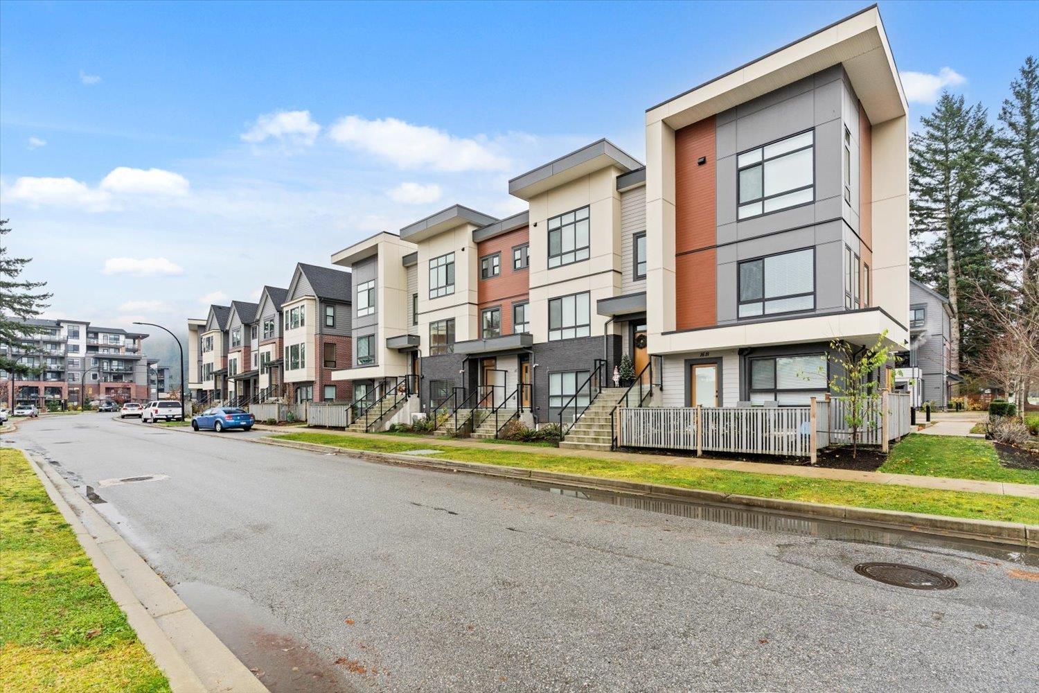 14 45500 Campus Drive, Garrison Crossing, Chilliwack, British Columbia  V2R 6E9 - Photo 2 - R3071871