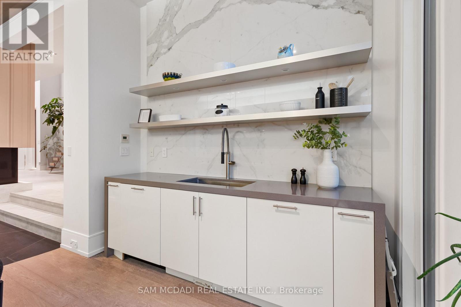 67 Lake Promenade, Toronto, Ontario  M8W 1A2 - Photo 10 - W12599128