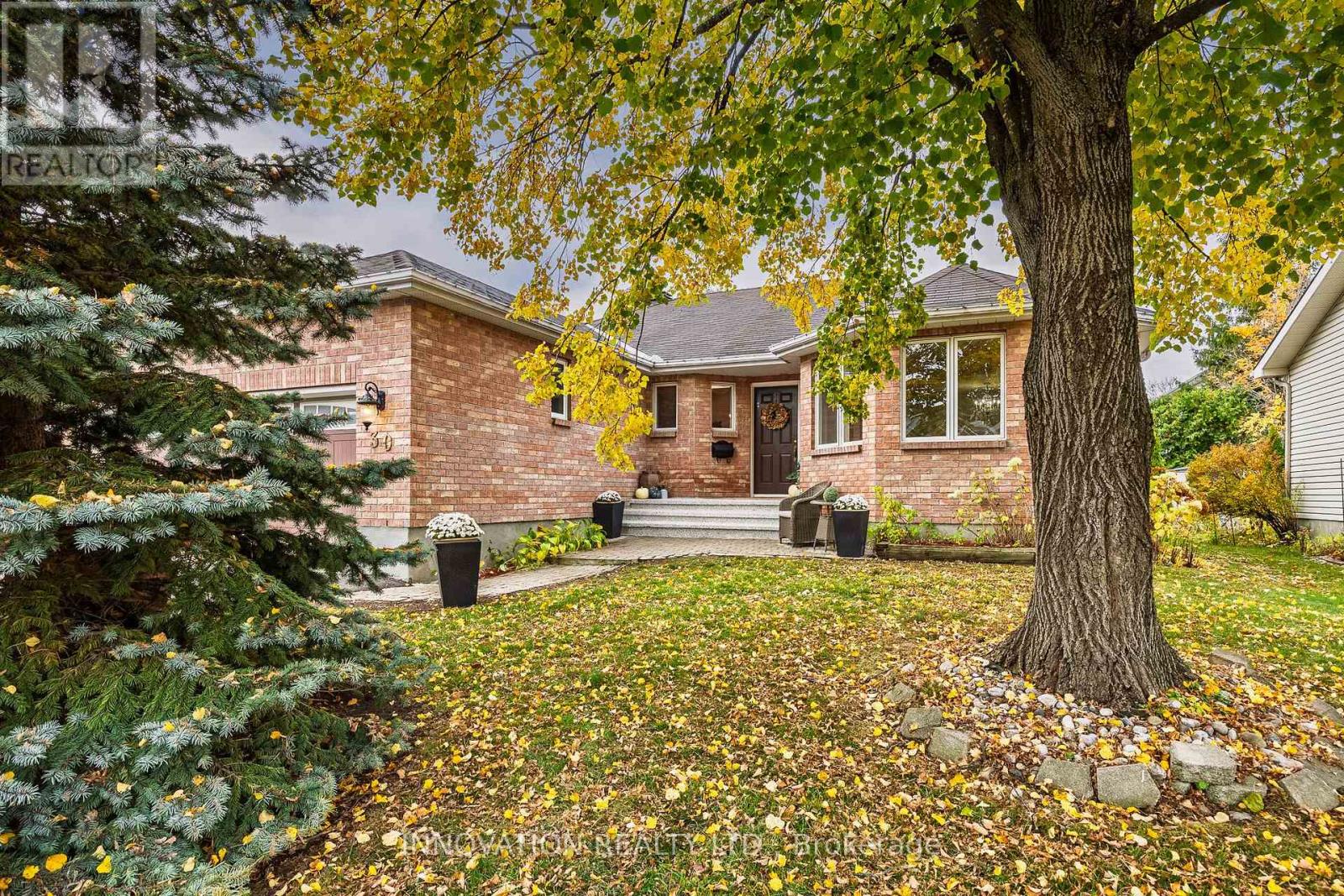 30 Randall James Drive, Ottawa, Ontario  K2S 1M4 - Photo 4 - X12483421