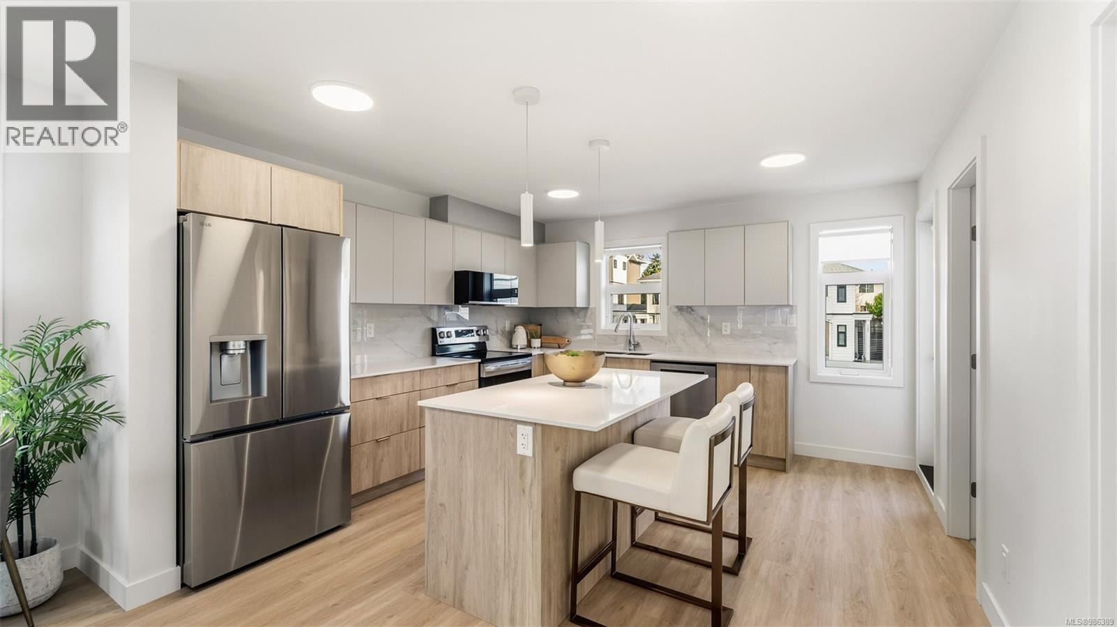 4-203 4201 Tyndall Ave, Saanich, British Columbia  V8N 3R9 - Photo 4 - 986389