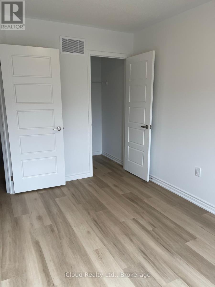 4 Vinewood Crescent, Barrie, Ontario  L2S 3W6 - Photo 6 - S12458503