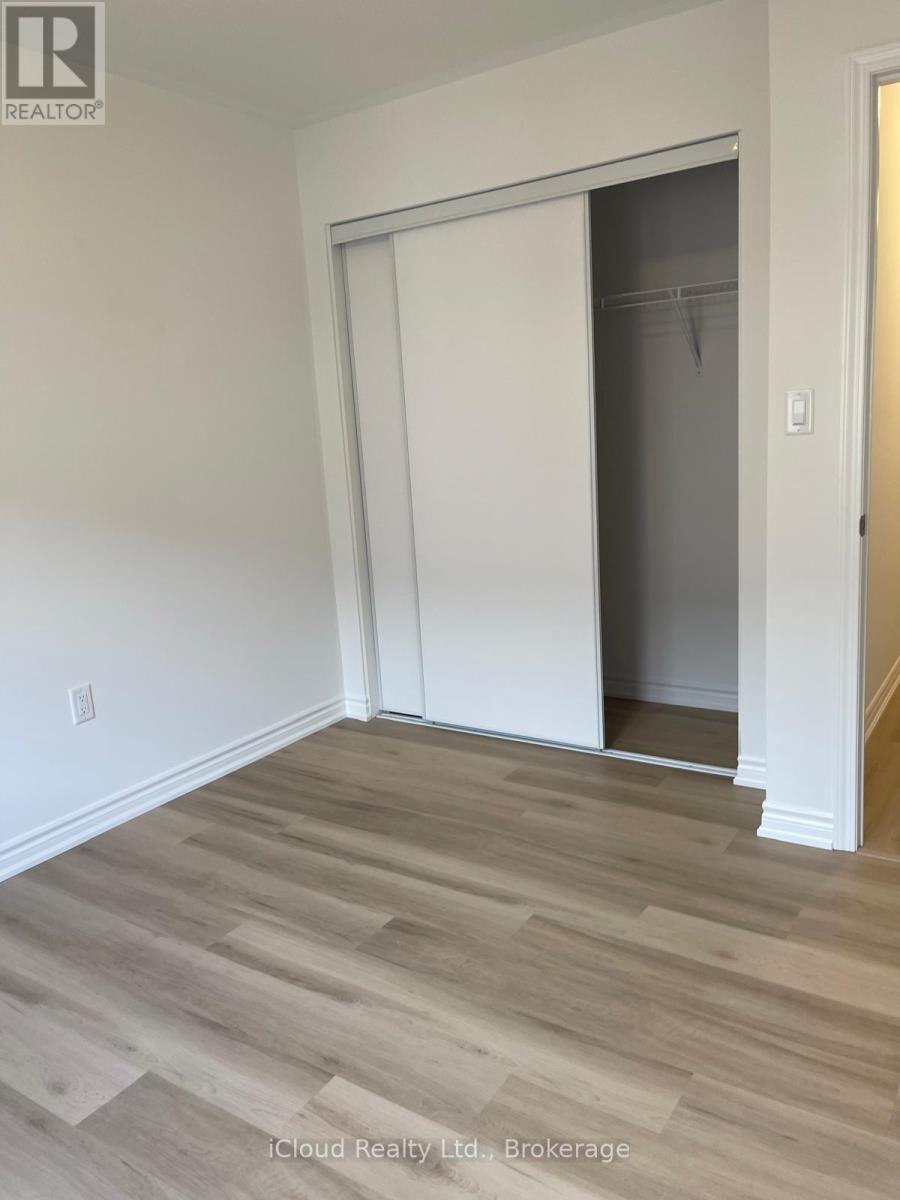 4 Vinewood Crescent, Barrie, Ontario  L2S 3W6 - Photo 9 - S12458503