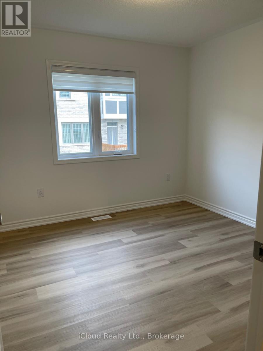 4 Vinewood Crescent, Barrie, Ontario  L2S 3W6 - Photo 7 - S12458503