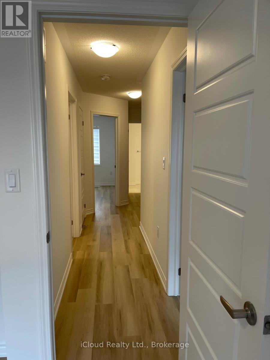 4 Vinewood Crescent, Barrie, Ontario  L2S 3W6 - Photo 11 - S12458503