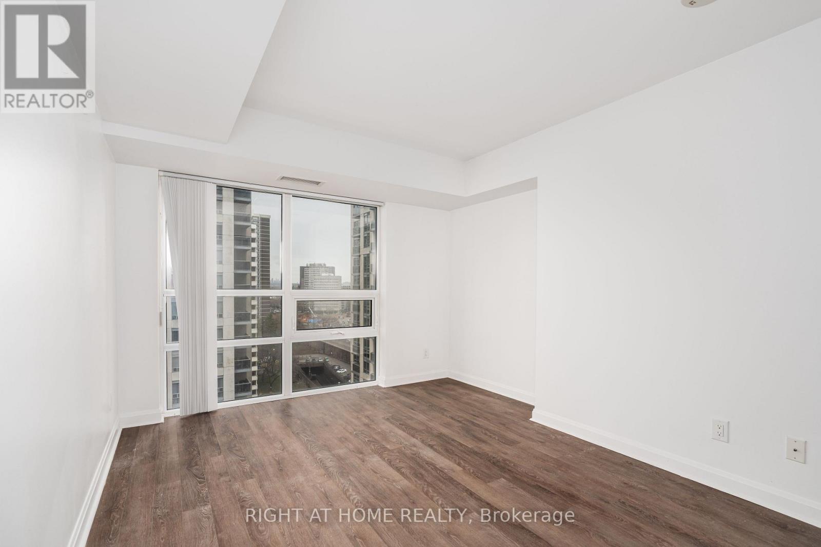 1401 - 1 Michael Power Place, Toronto, Ontario  M9A 0A1 - Photo 10 - W12599602