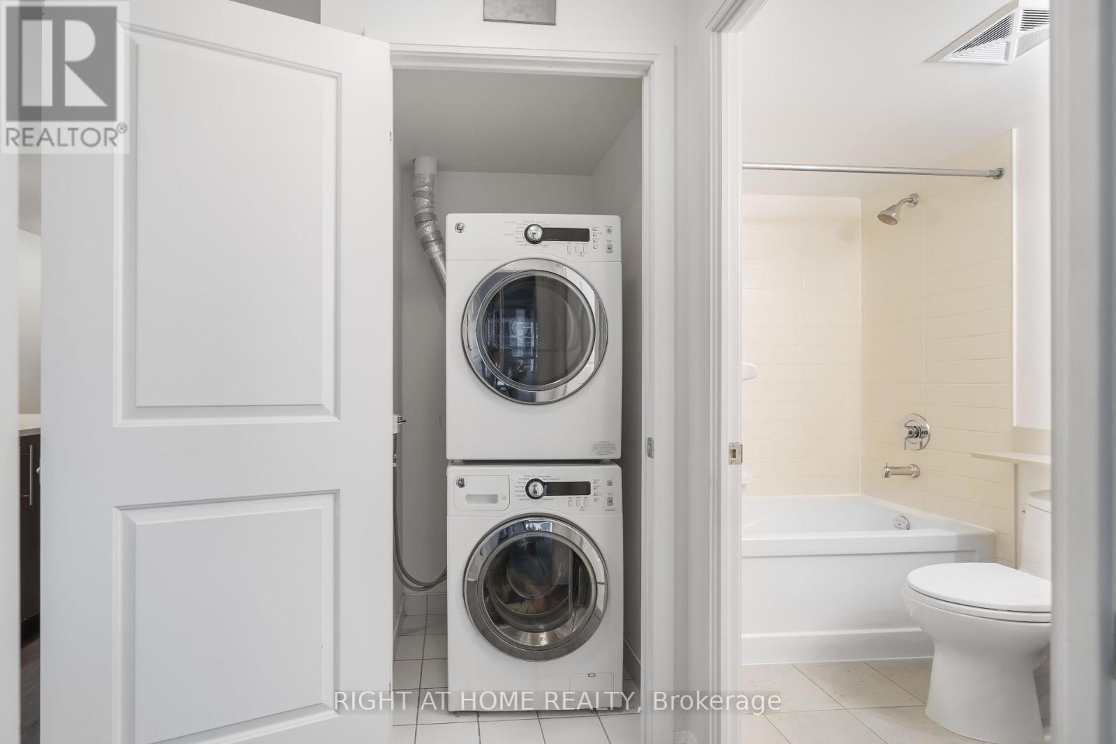 1401 - 1 Michael Power Place, Toronto, Ontario  M9A 0A1 - Photo 13 - W12599602