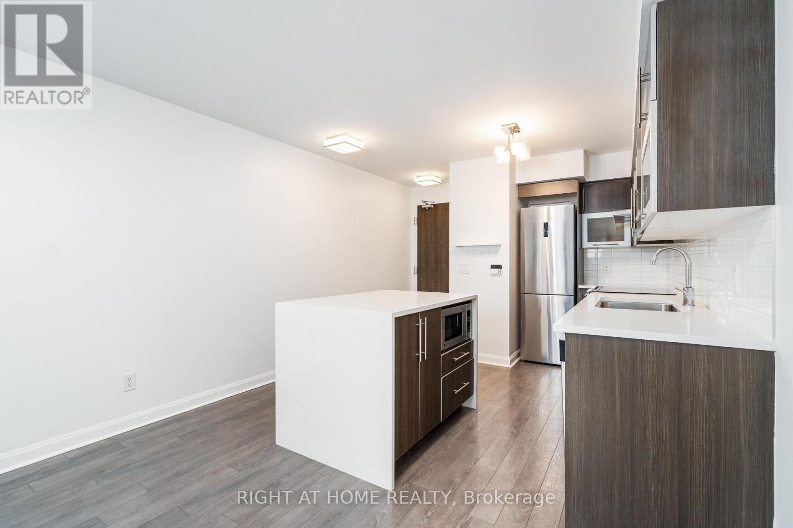 1401 - 1 Michael Power Place, Toronto, Ontario  M9A 0A1 - Photo 3 - W12599602
