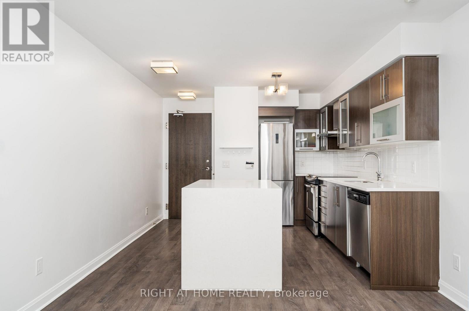 1401 - 1 Michael Power Place, Toronto, Ontario  M9A 0A1 - Photo 4 - W12599602