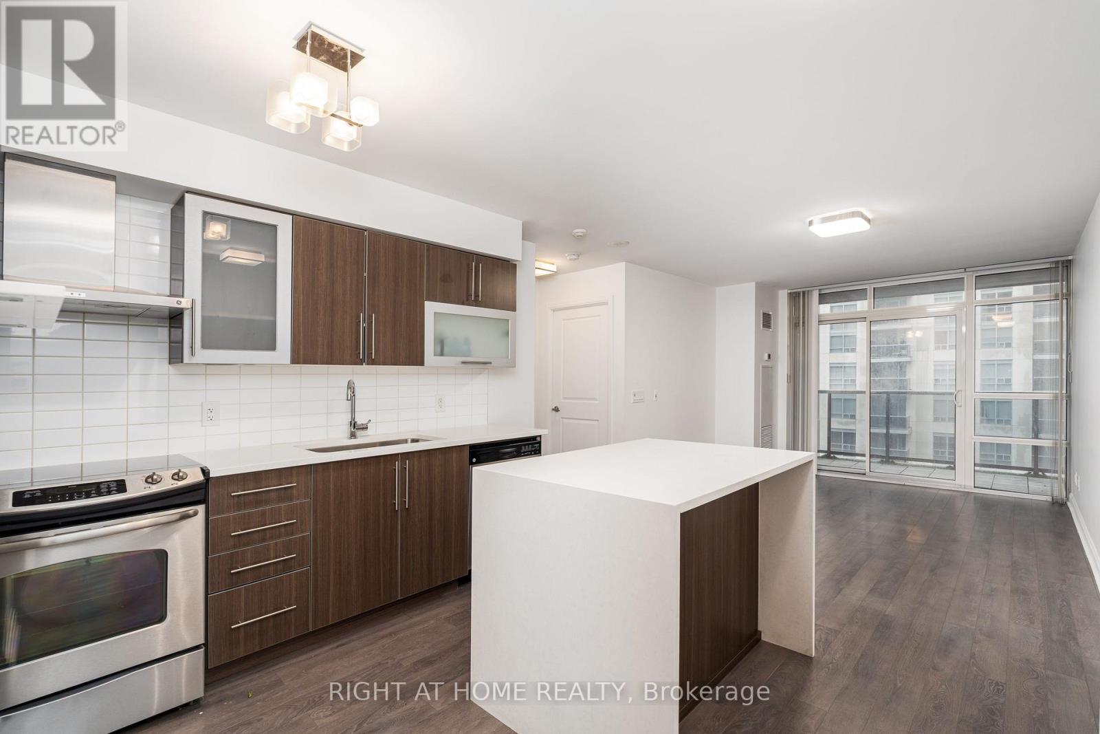 1401 - 1 Michael Power Place, Toronto, Ontario  M9A 0A1 - Photo 6 - W12599602