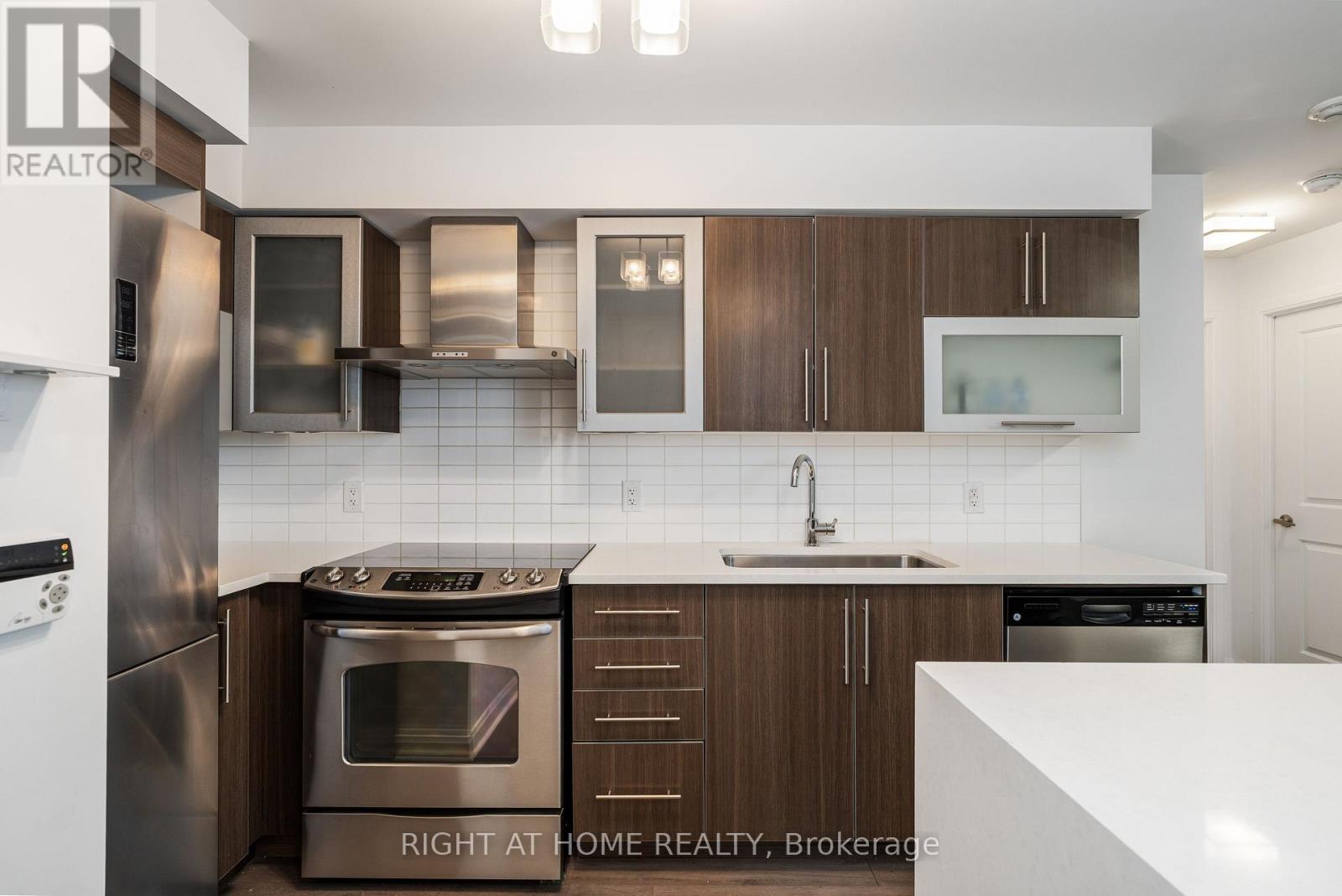 1401 - 1 Michael Power Place, Toronto, Ontario  M9A 0A1 - Photo 7 - W12599602