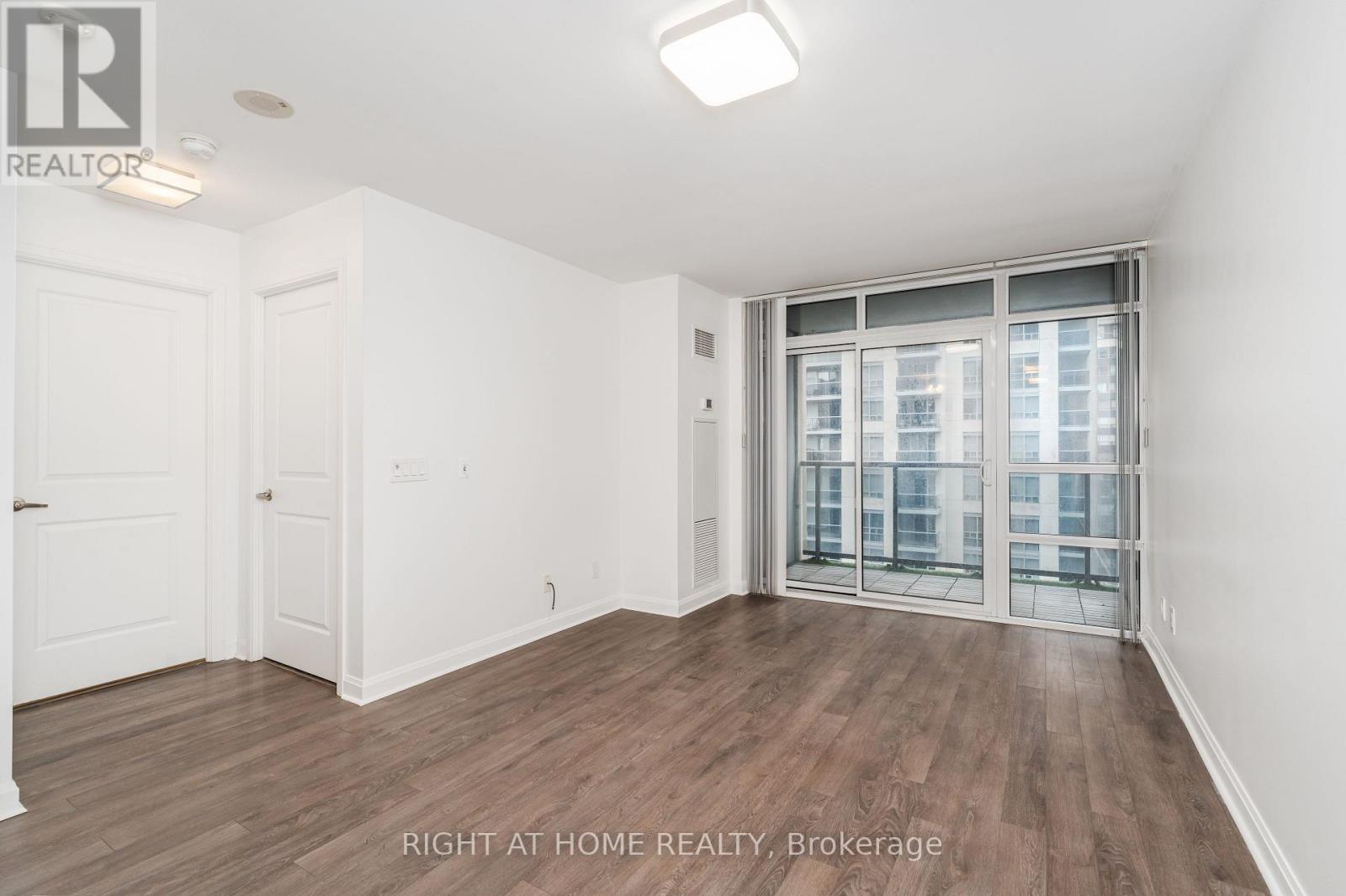 1401 - 1 Michael Power Place, Toronto, Ontario  M9A 0A1 - Photo 9 - W12599602