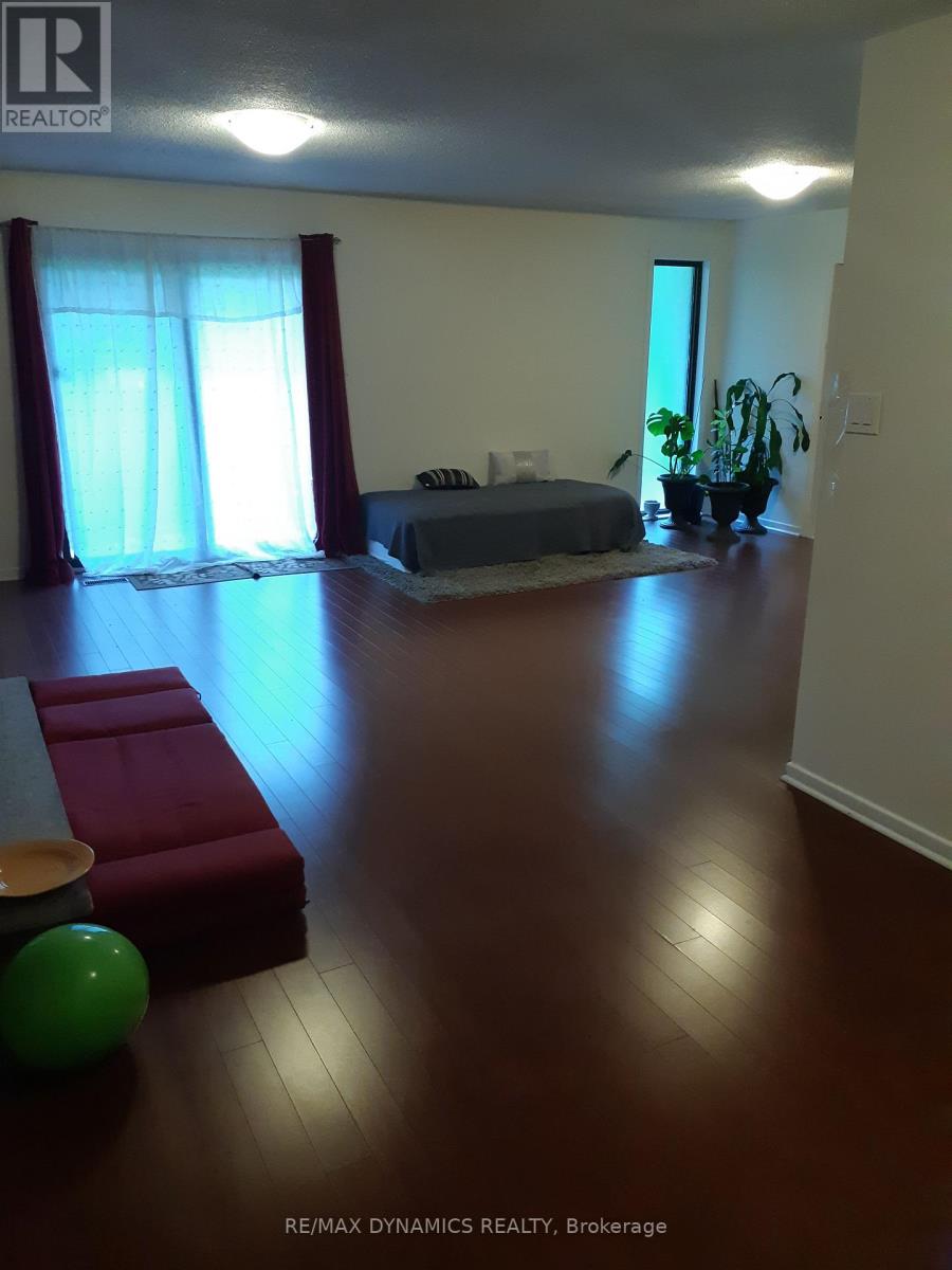 76 Westona Street, Toronto, Ontario M9P 2Y3 - Photo 4 - W12599624