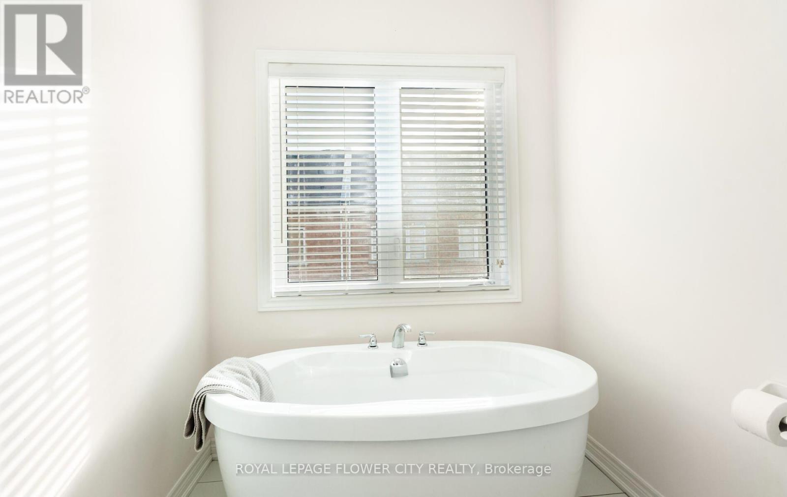 9 Backwater Trail, Brampton, Ontario  L7A 5B8 - Photo 19 - W12599658