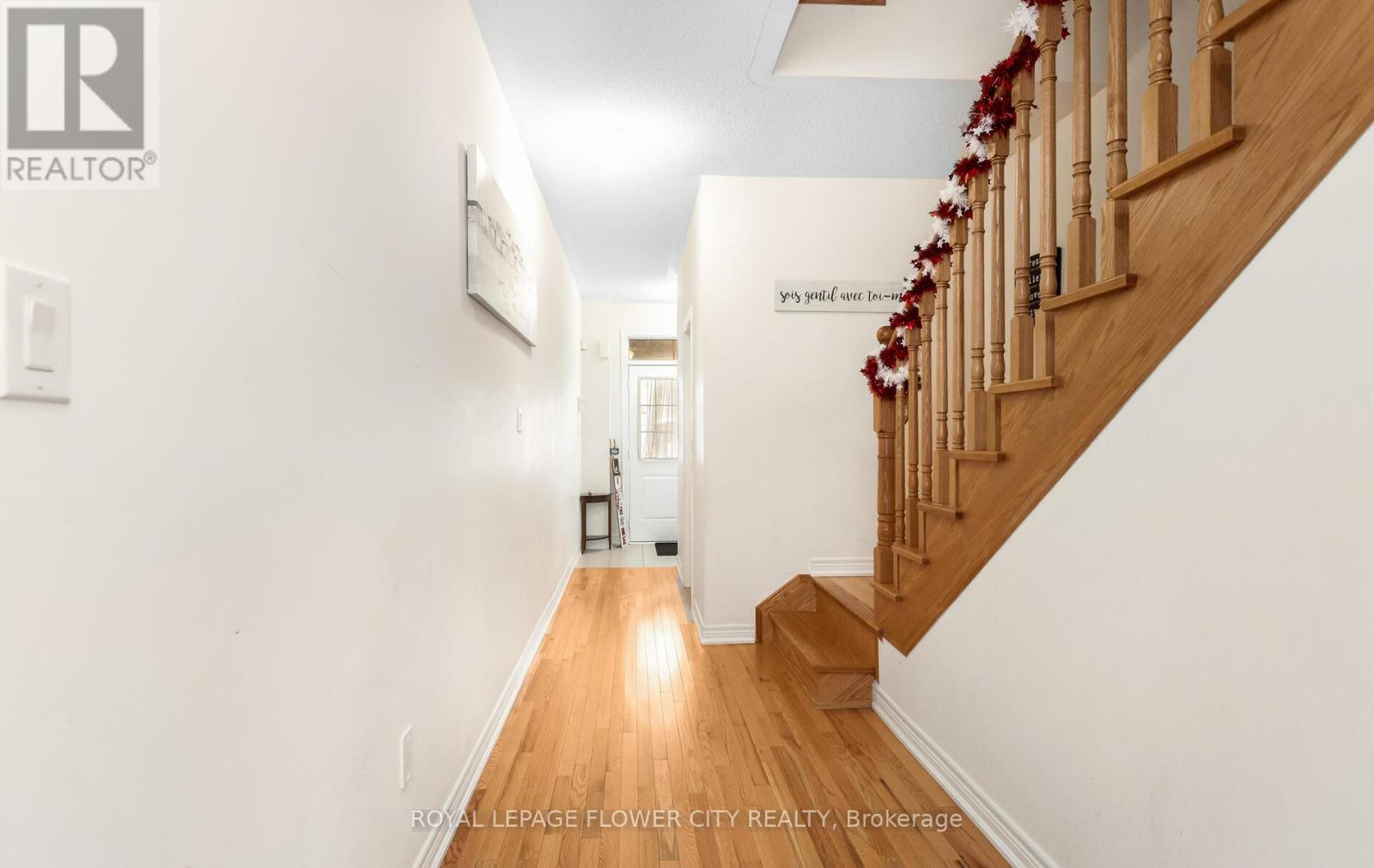 9 Backwater Trail, Brampton, Ontario  L7A 5B8 - Photo 3 - W12599658