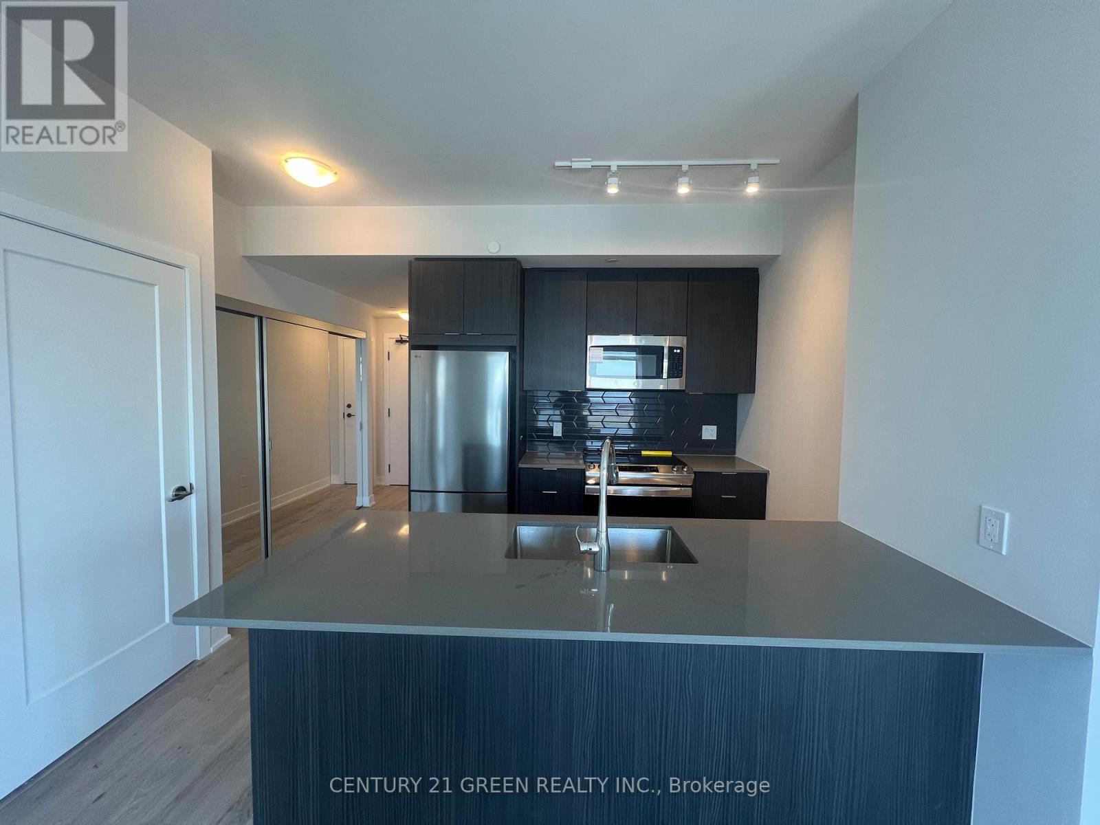 3203 - 430 Square One Drive, Mississauga, Ontario  L5B 0L6 - Photo 4 - W12598222