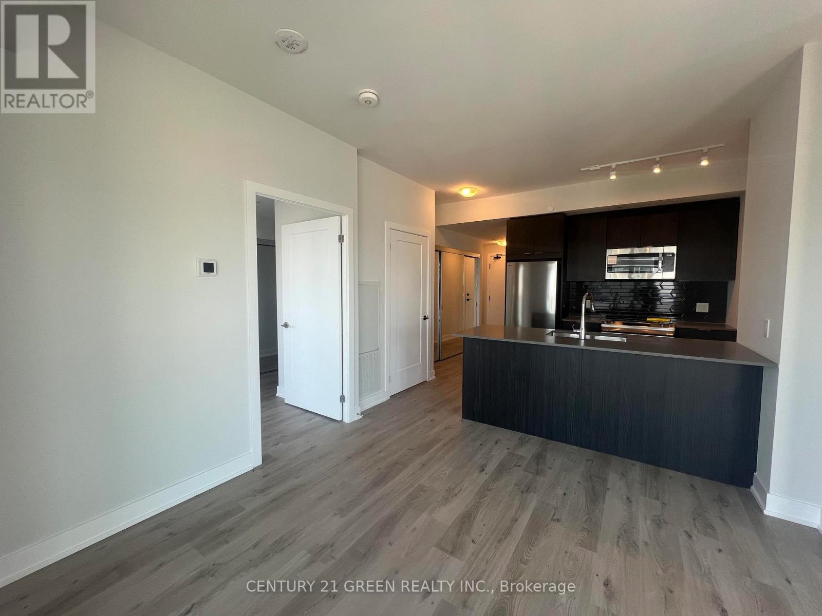 3203 - 430 Square One Drive, Mississauga, Ontario  L5B 0L6 - Photo 6 - W12598222