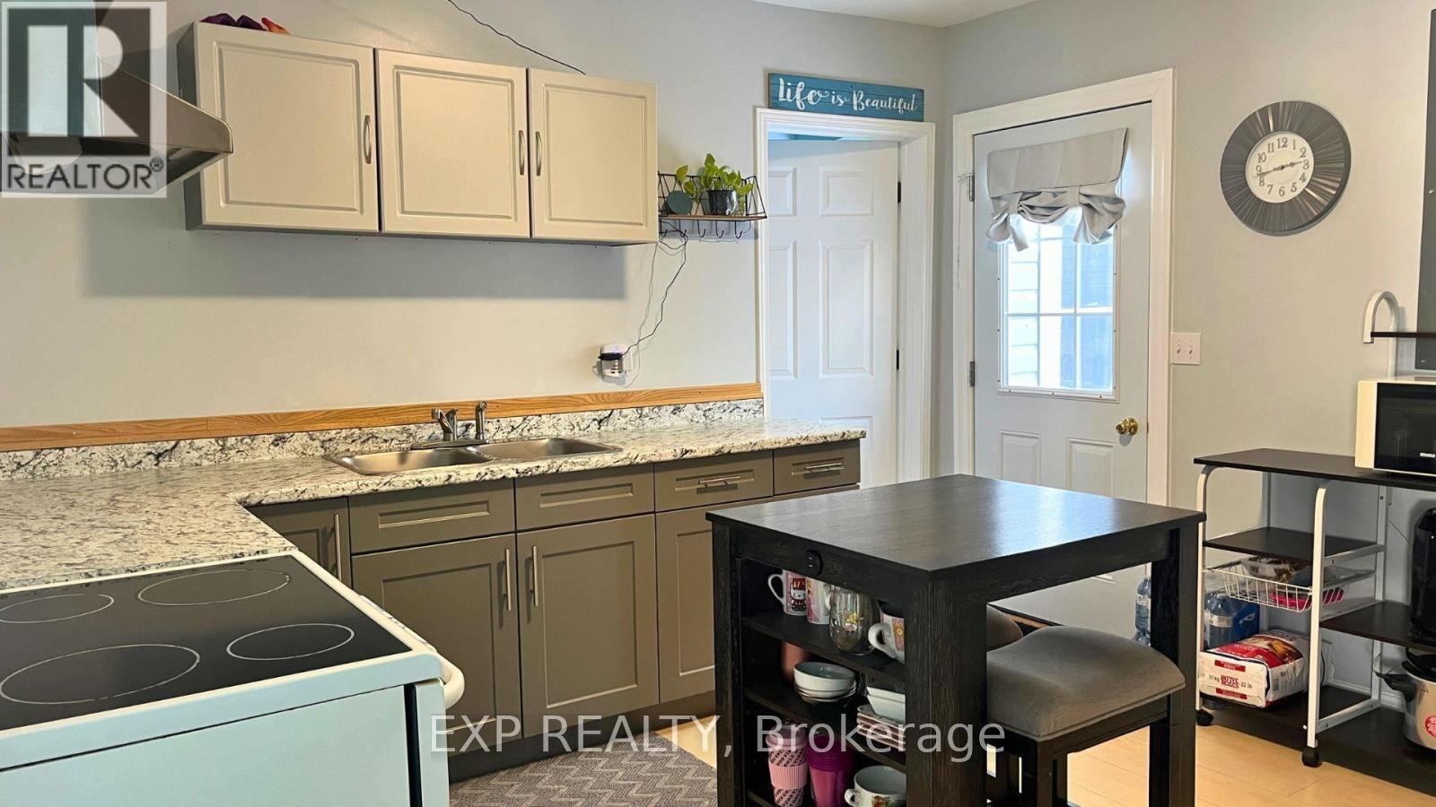 17 Third Avenue, Wawa, Ontario P0S 1K0 - Photo 10 - X12599610