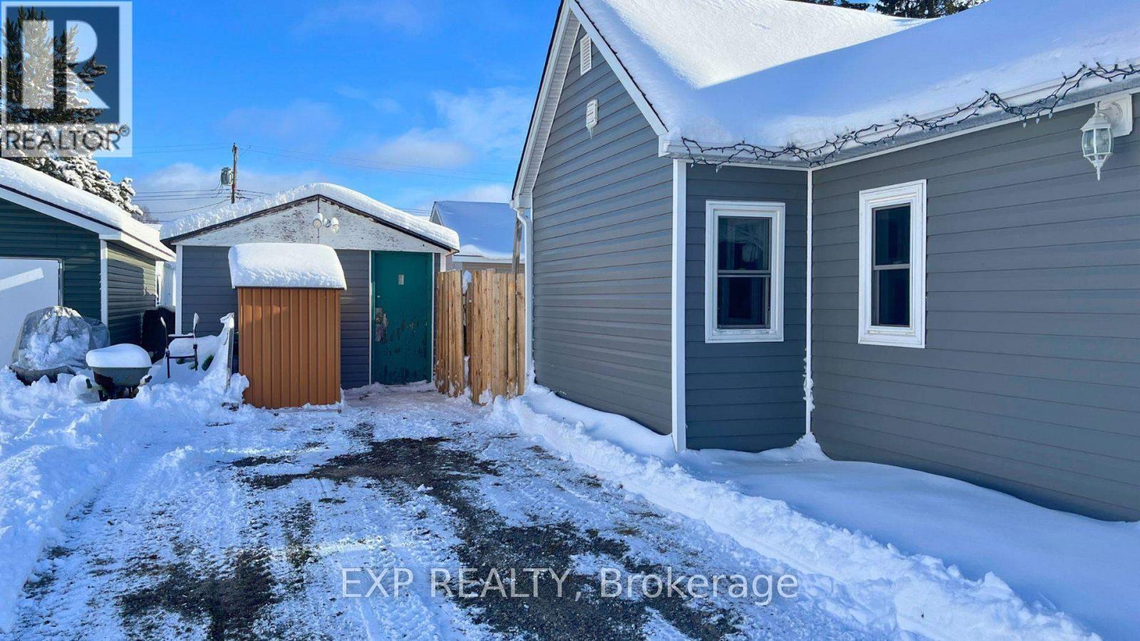 17 Third Avenue, Wawa, Ontario P0S 1K0 - Photo 3 - X12599610