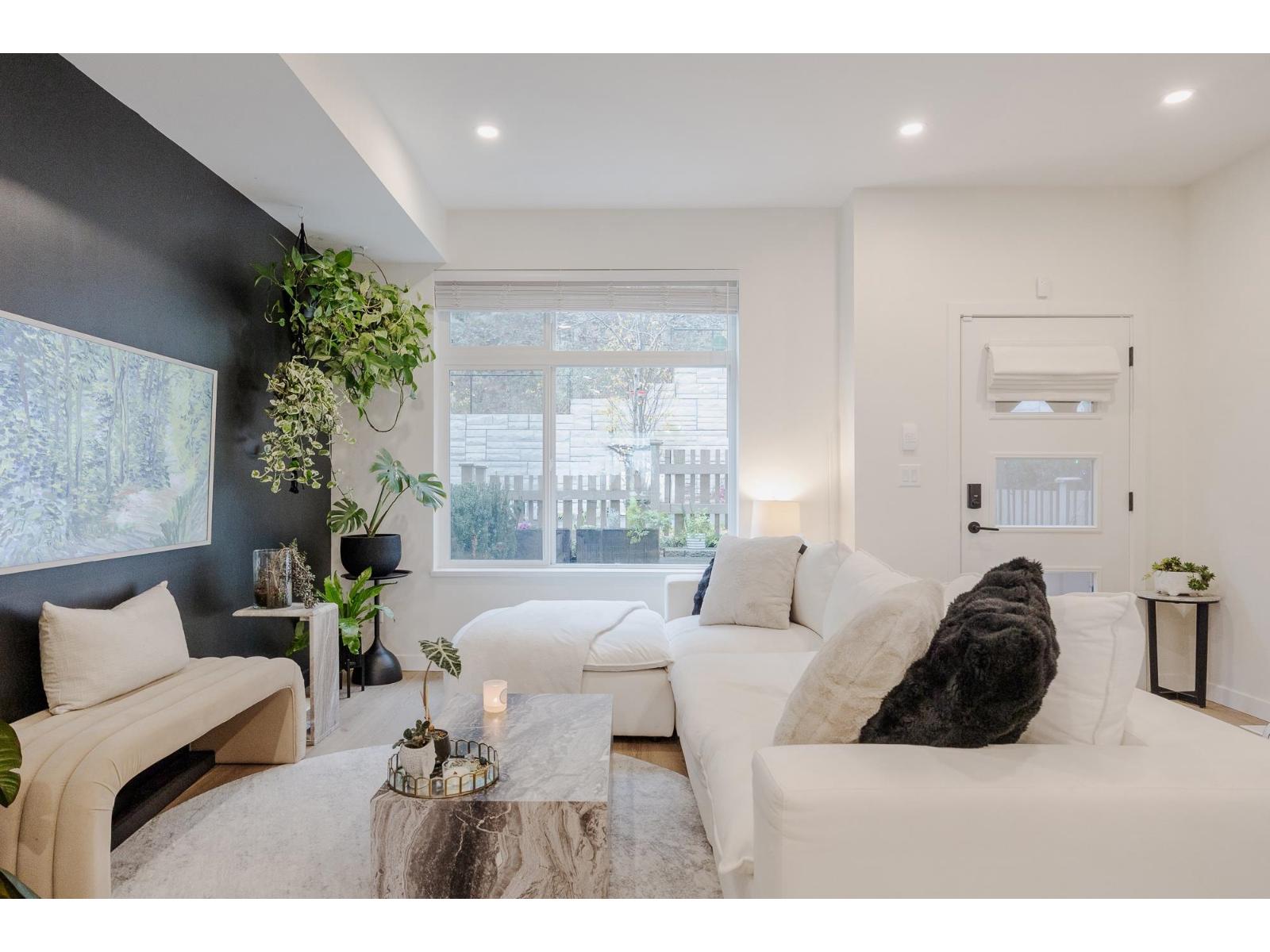 10 33929 Barker Court, Mission, British Columbia  V2V 0K2 - Photo 2 - R3071393