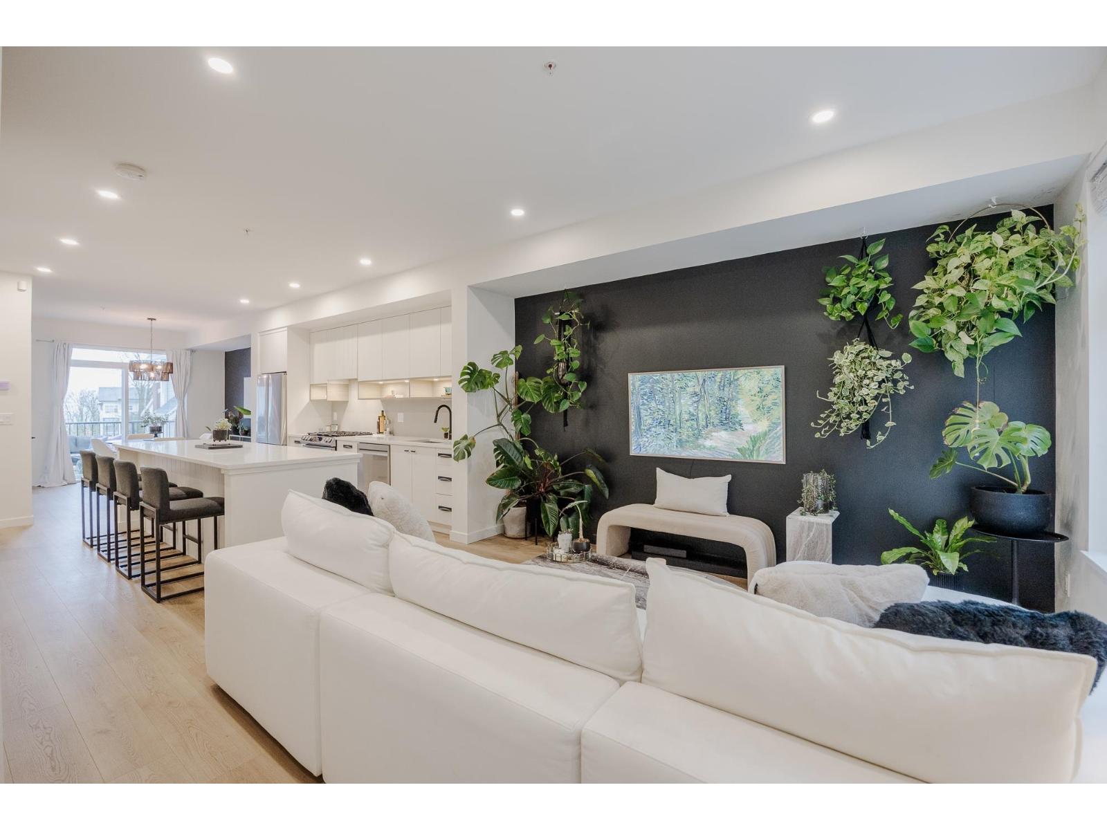 10 33929 Barker Court, Mission, British Columbia  V2V 0K2 - Photo 1 - R3071393