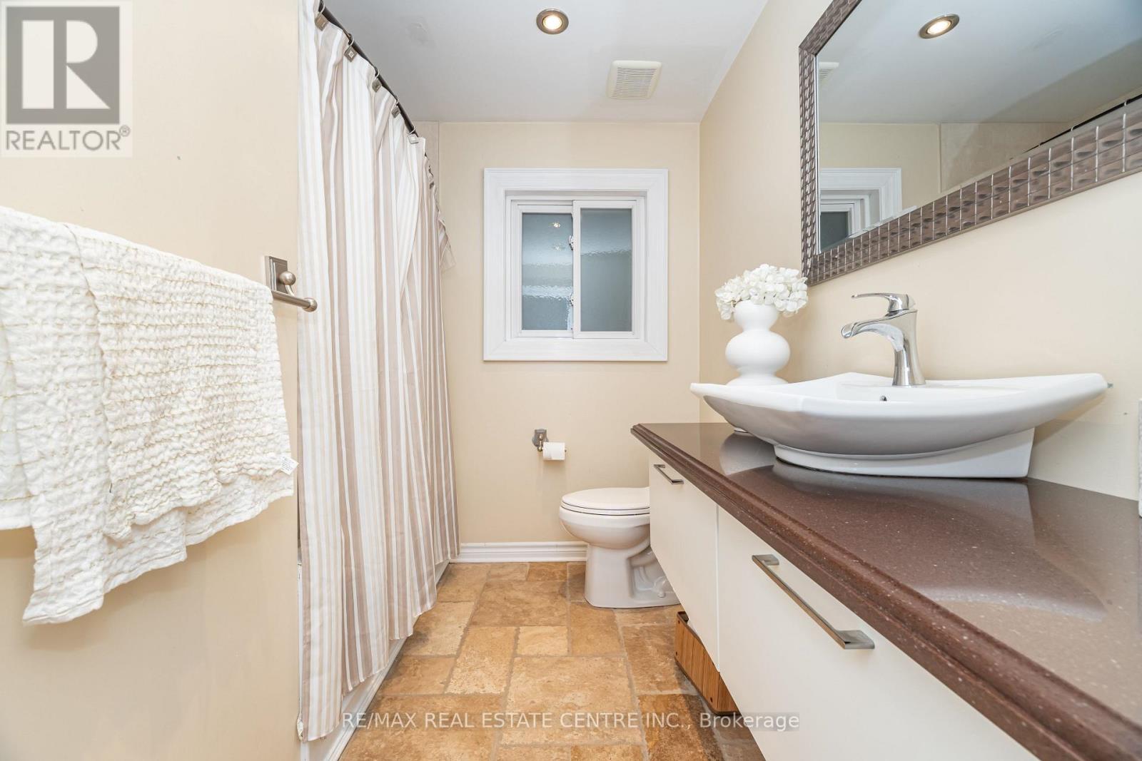 4262 Poltava Crescent, Mississauga, Ontario L4W 3C2 - Photo 17 - W12598042