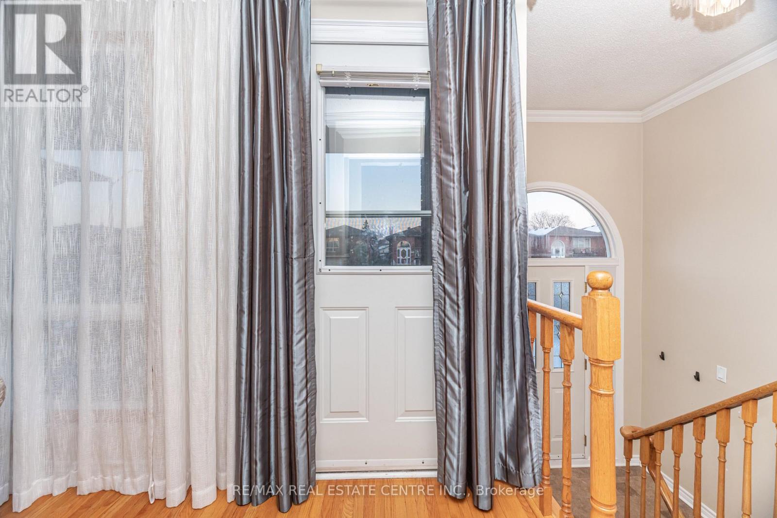 4262 Poltava Crescent, Mississauga, Ontario L4W 3C2 - Photo 14 - W12598042