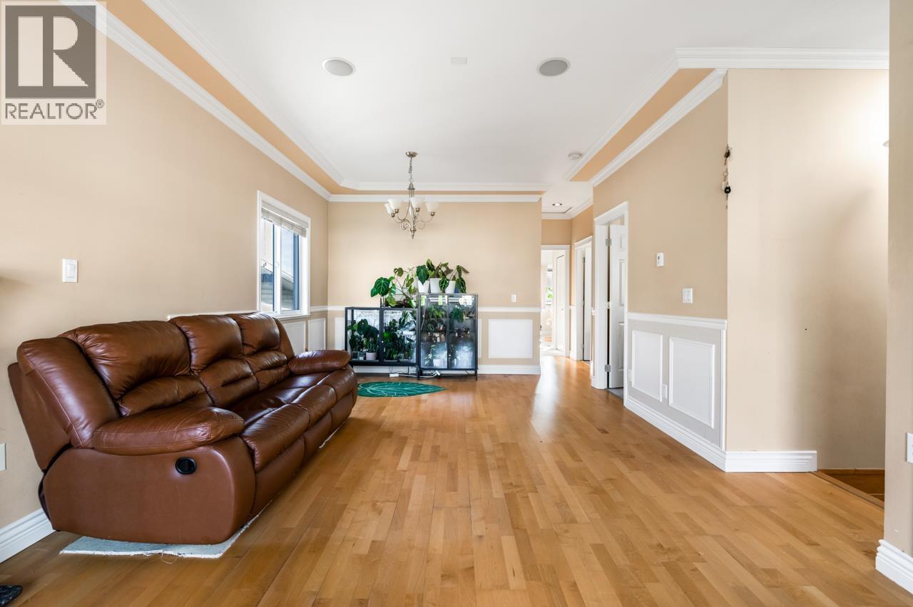 5456 Neville Street, Burnaby, British Columbia  V5J 2H7 - Photo 3 - R3071986