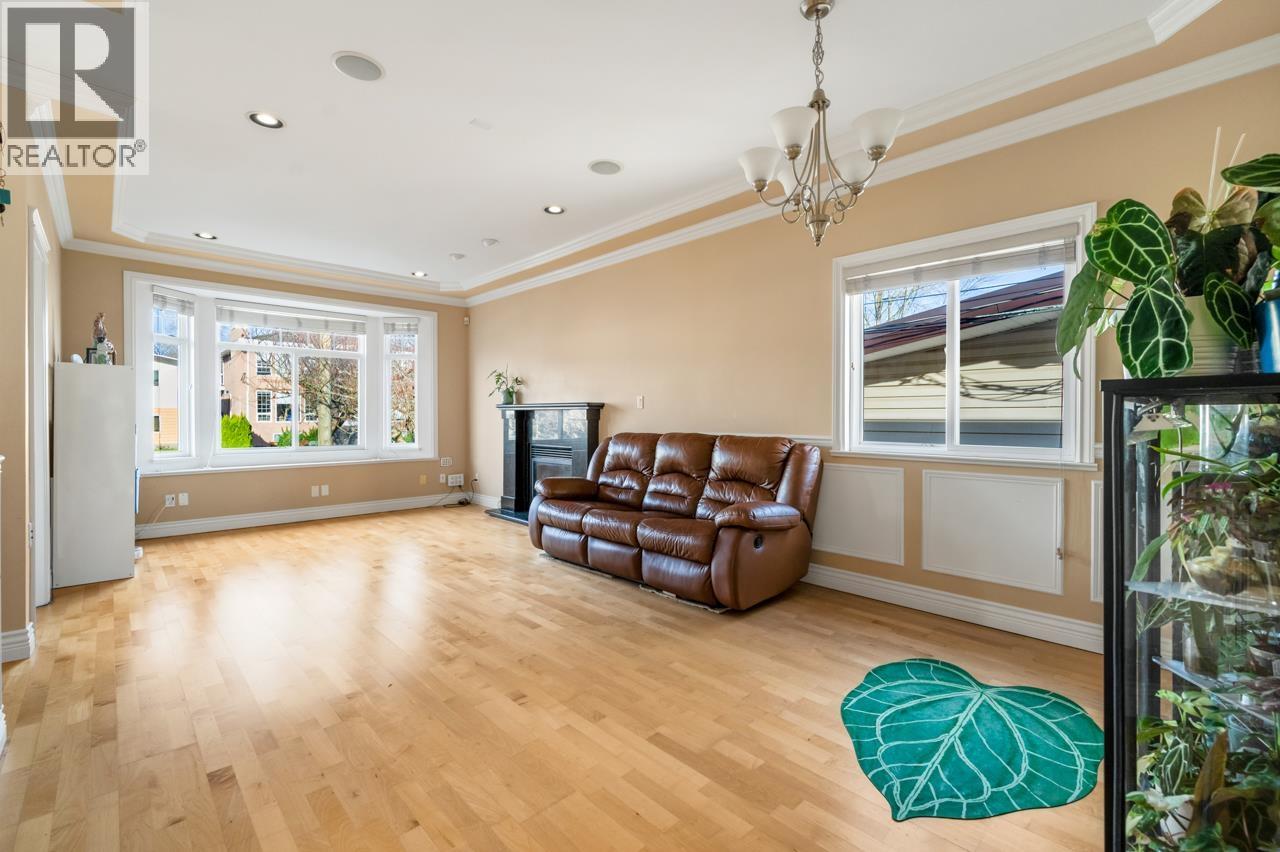 5456 Neville Street, Burnaby, British Columbia  V5J 2H7 - Photo 2 - R3071986