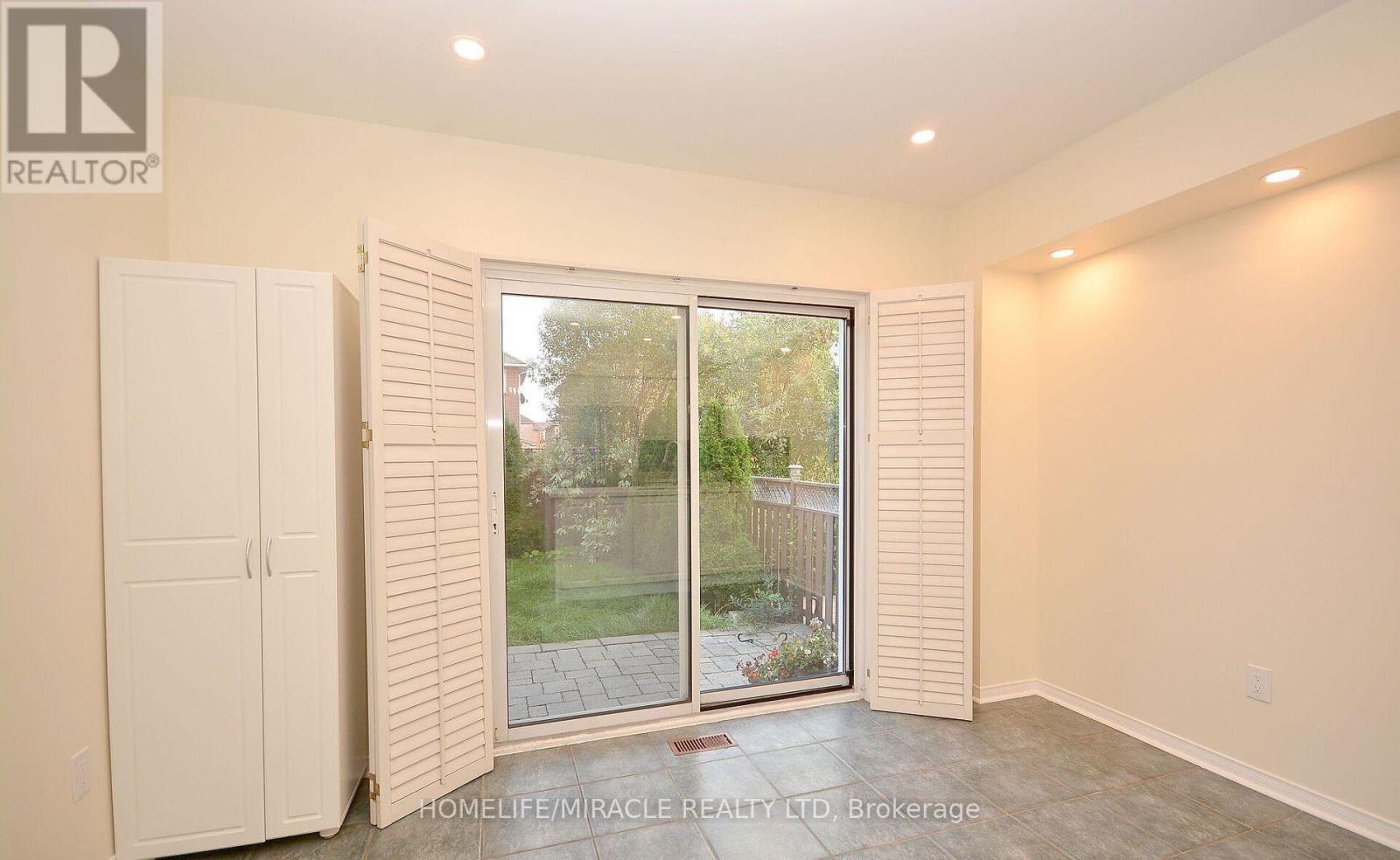 833 Mays Crescent, Mississauga (East Credit), Ontario  L5V 2G6 - Photo 10 - W12599686