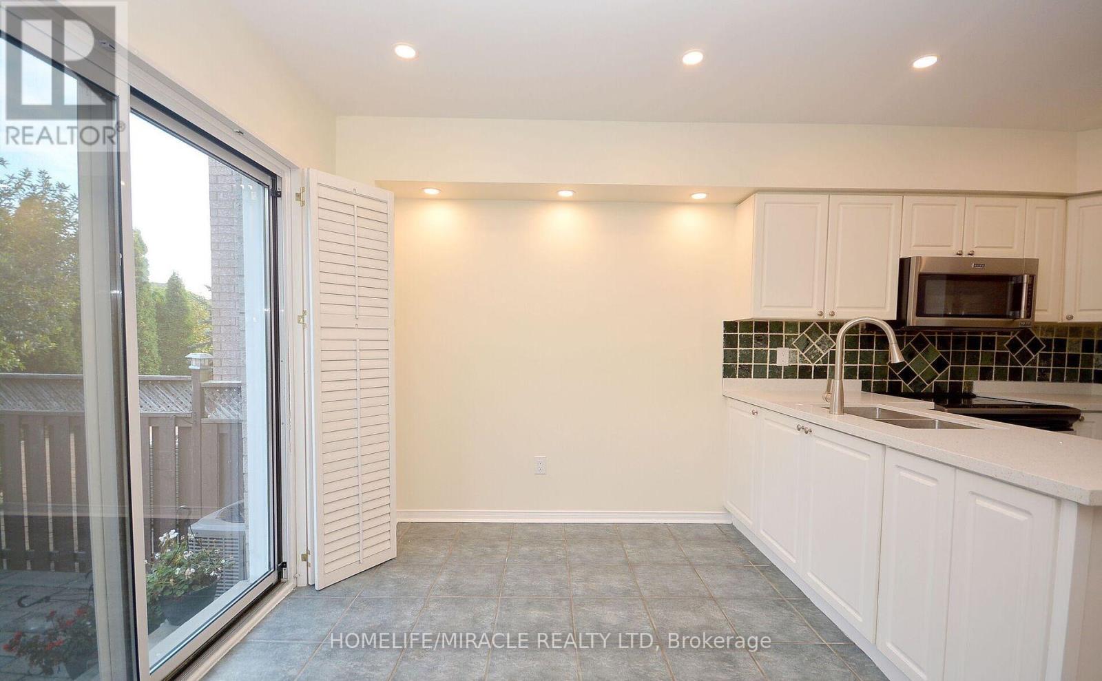 833 Mays Crescent, Mississauga (East Credit), Ontario  L5V 2G6 - Photo 11 - W12599686