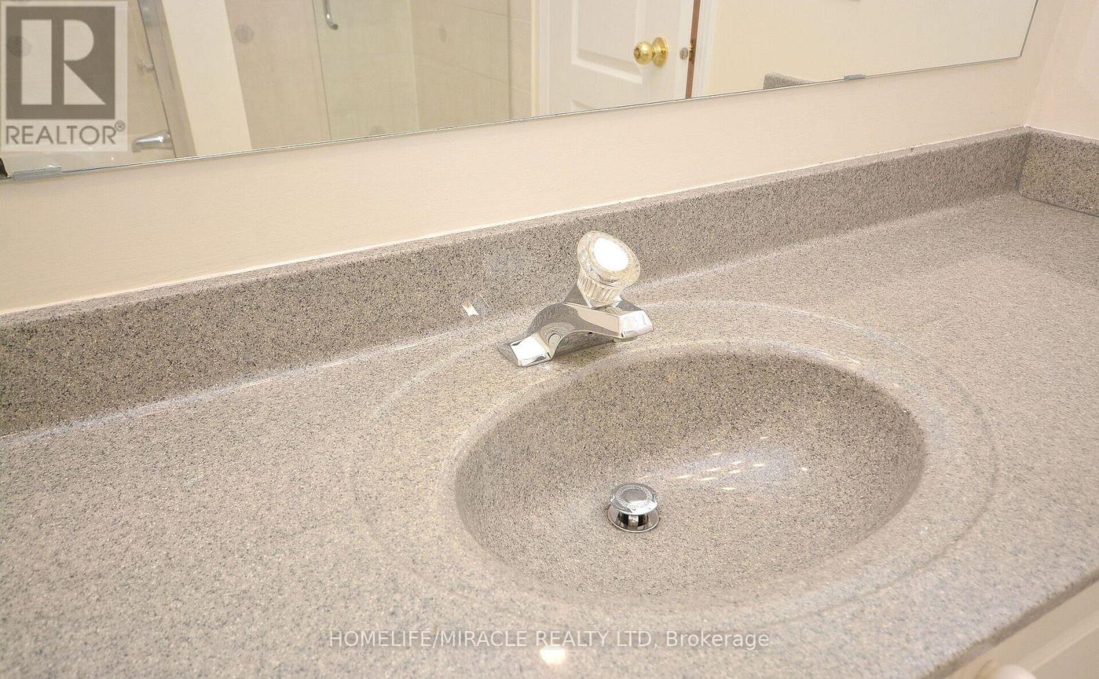 833 Mays Crescent, Mississauga (East Credit), Ontario  L5V 2G6 - Photo 20 - W12599686