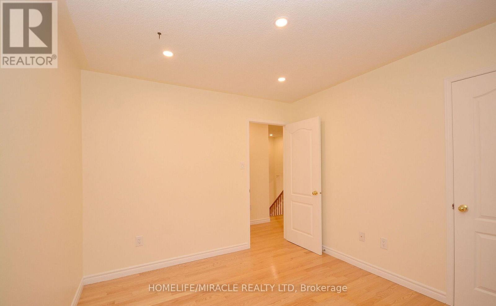 833 Mays Crescent, Mississauga (East Credit), Ontario  L5V 2G6 - Photo 24 - W12599686