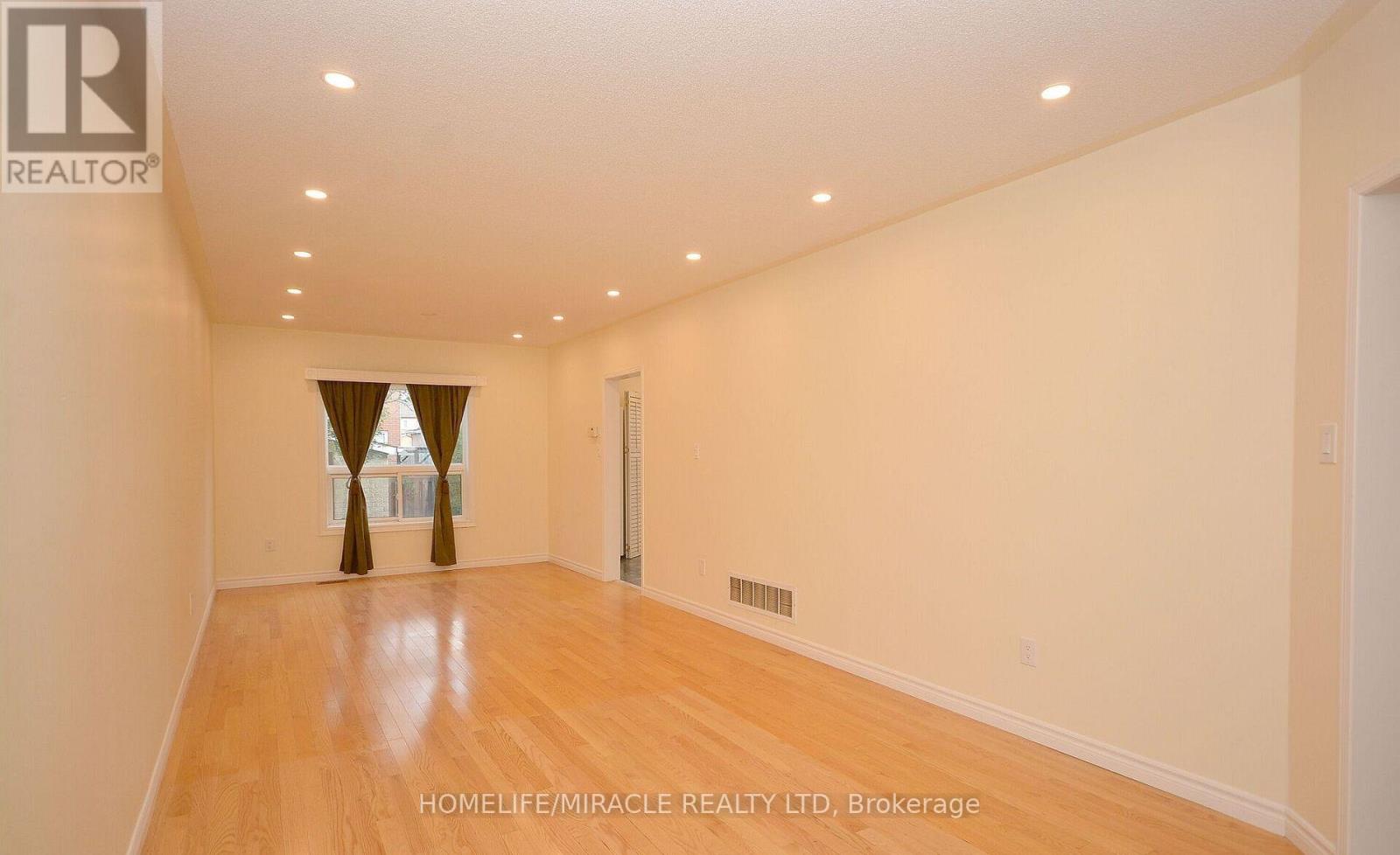 833 Mays Crescent, Mississauga (East Credit), Ontario  L5V 2G6 - Photo 5 - W12599686