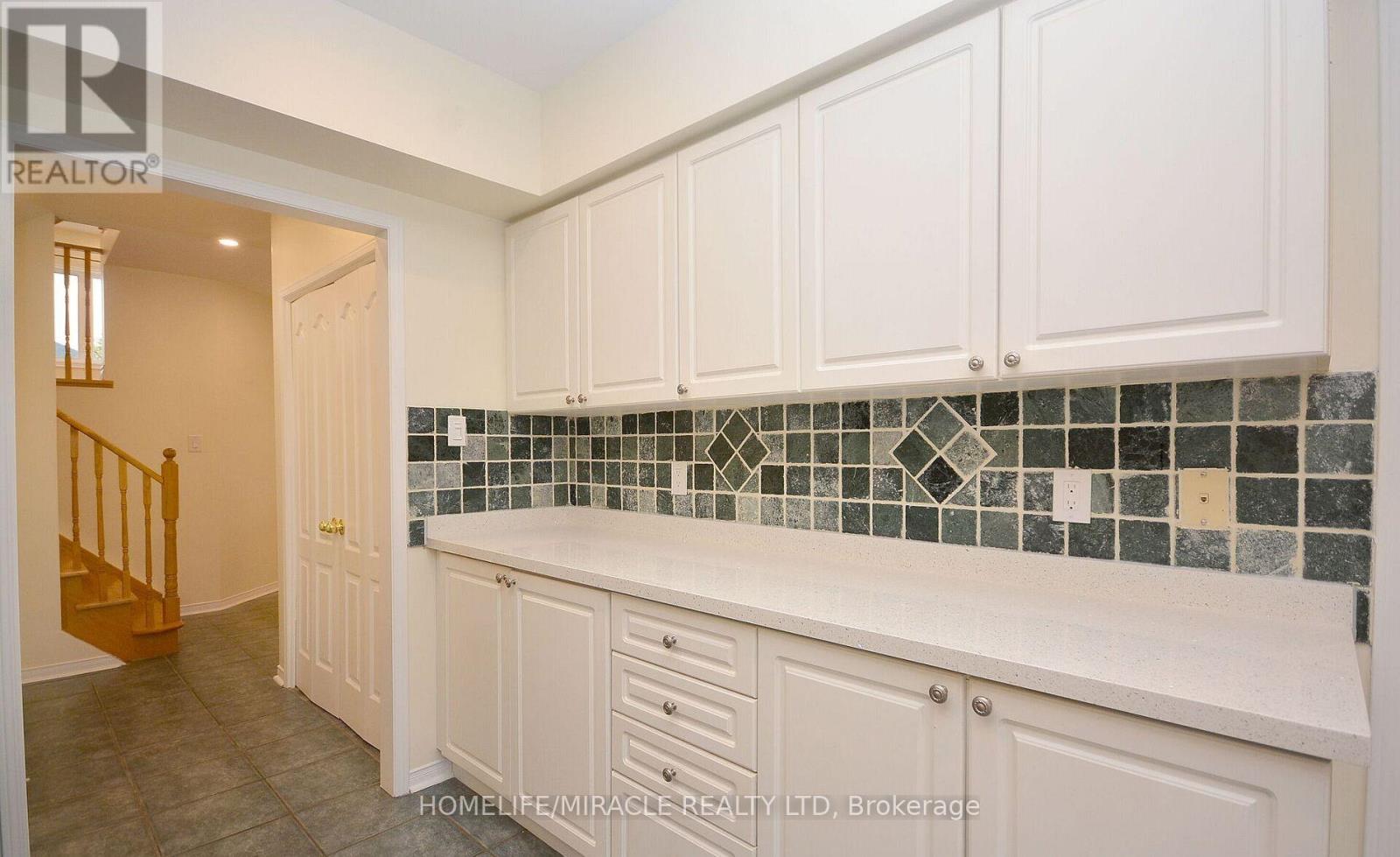 833 Mays Crescent, Mississauga (East Credit), Ontario  L5V 2G6 - Photo 9 - W12599686