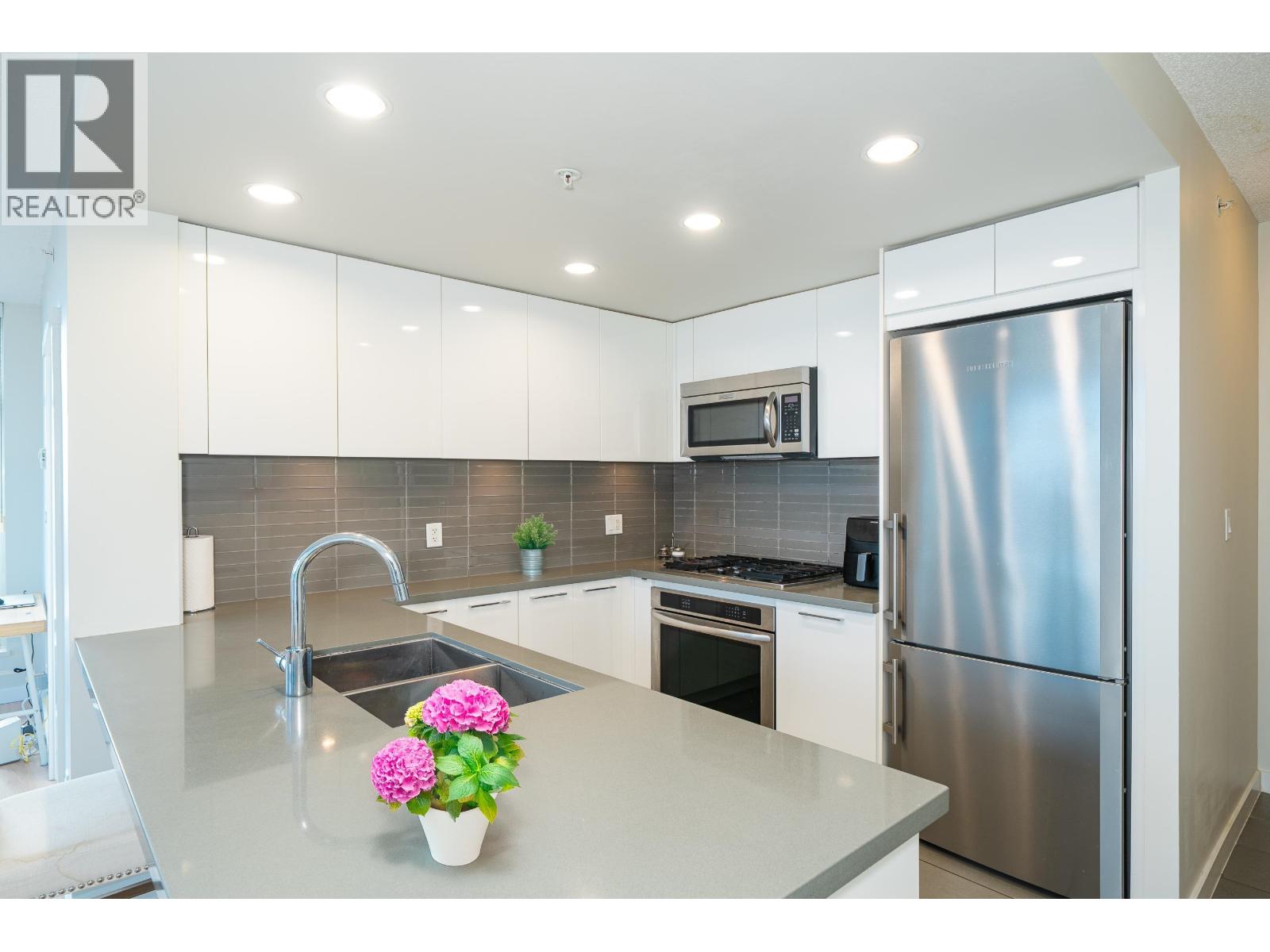 3206 4880 Bennett Street, Burnaby, British Columbia  V5H 0C1 - Photo 6 - R3071479