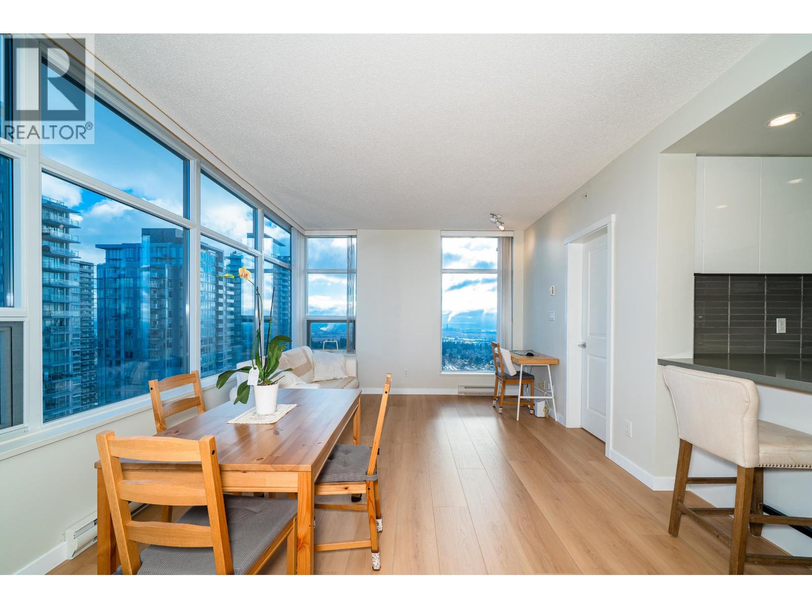 3206 4880 Bennett Street, Burnaby, British Columbia  V5H 0C1 - Photo 9 - R3071479