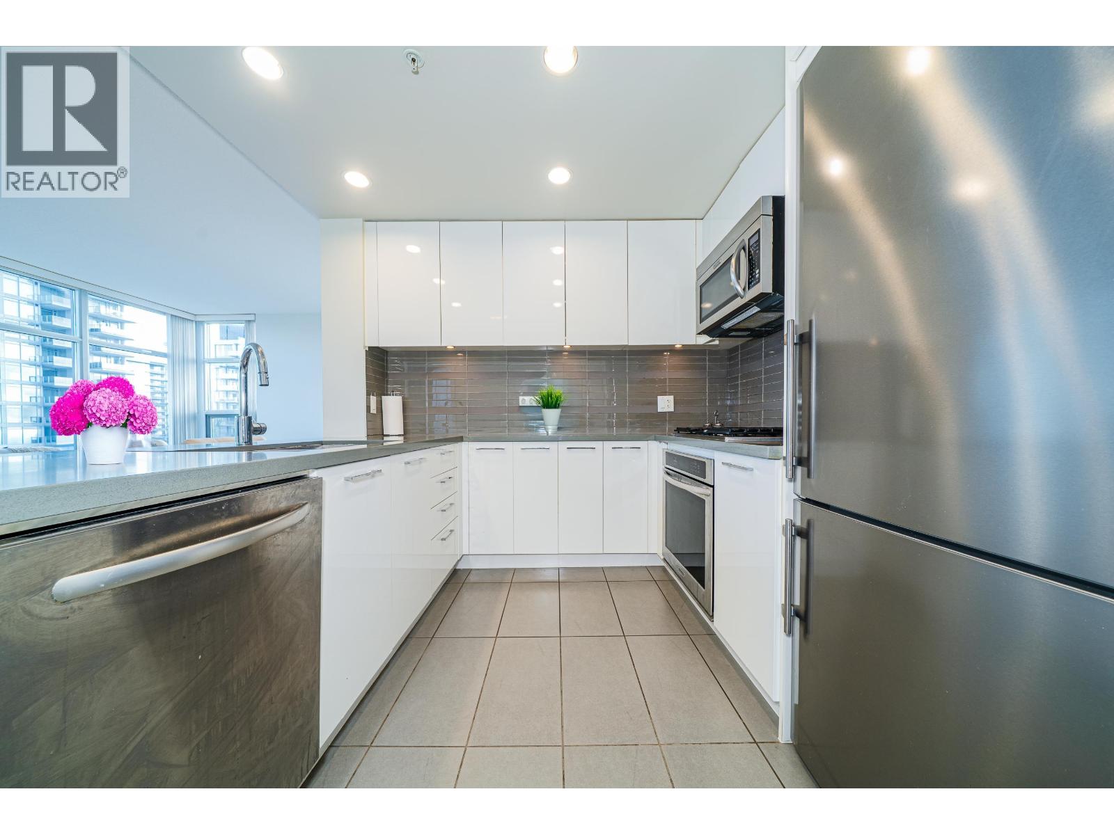 3206 4880 Bennett Street, Burnaby, British Columbia  V5H 0C1 - Photo 8 - R3071479