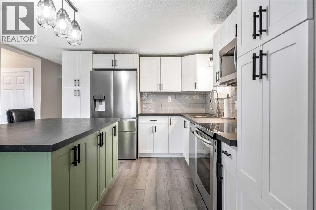 136 Brentwood Place, Strathmore, Alberta  T1P 1E4 - Photo 5 - A2268761