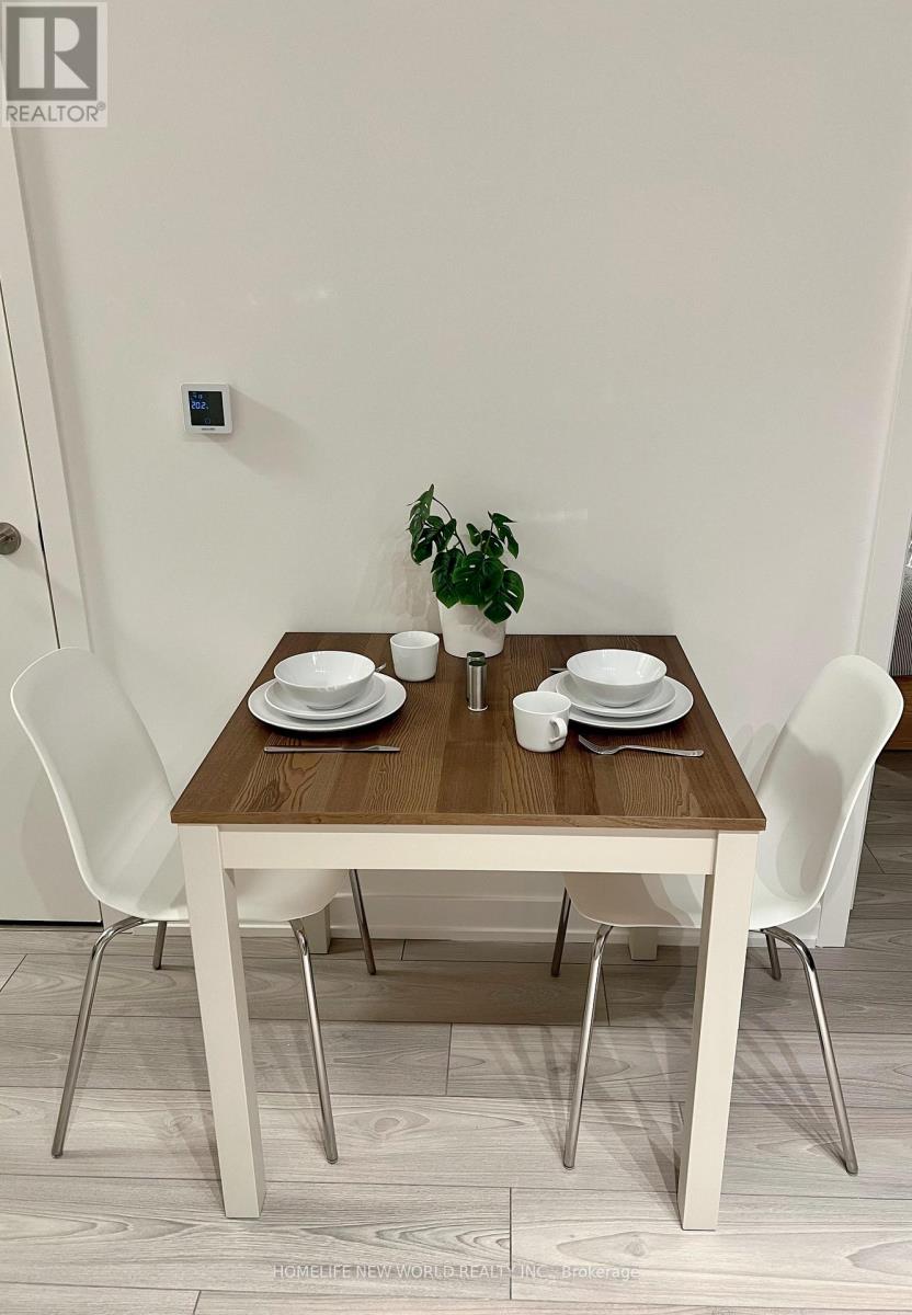 1714 - 120 Broadway Avenue, Toronto, Ontario  M4P 0E9 - Photo 3 - C12599710