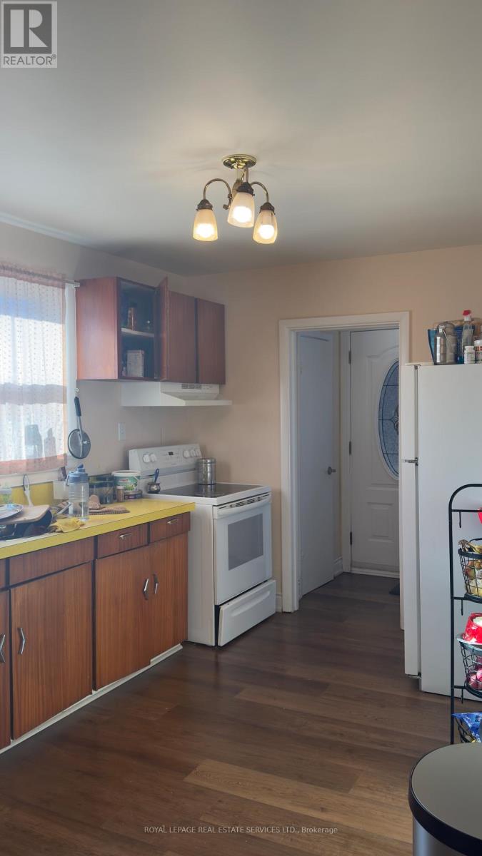 151 Vodden Street E, Brampton, Ontario  L6V 1M6 - Photo 3 - W12599664