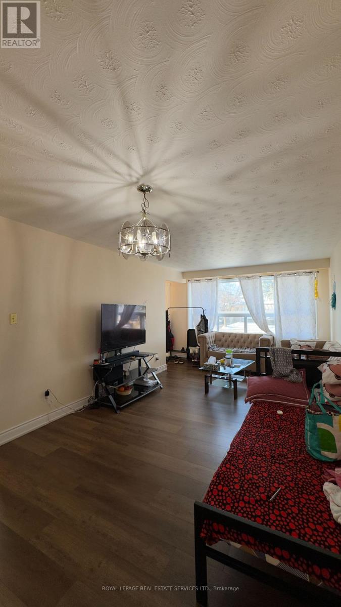 151 Vodden Street E, Brampton, Ontario  L6V 1M6 - Photo 8 - W12599664