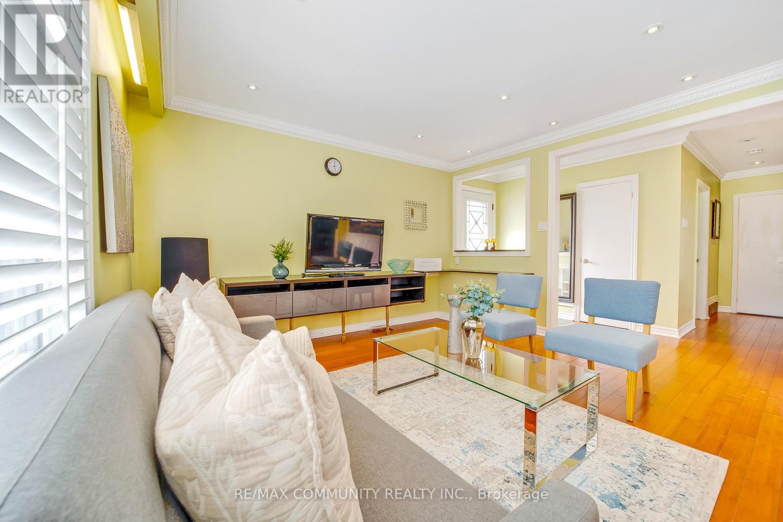 24 Hurley Crescent, Toronto, Ontario  M1P 4H4 - Photo 10 - E12599716