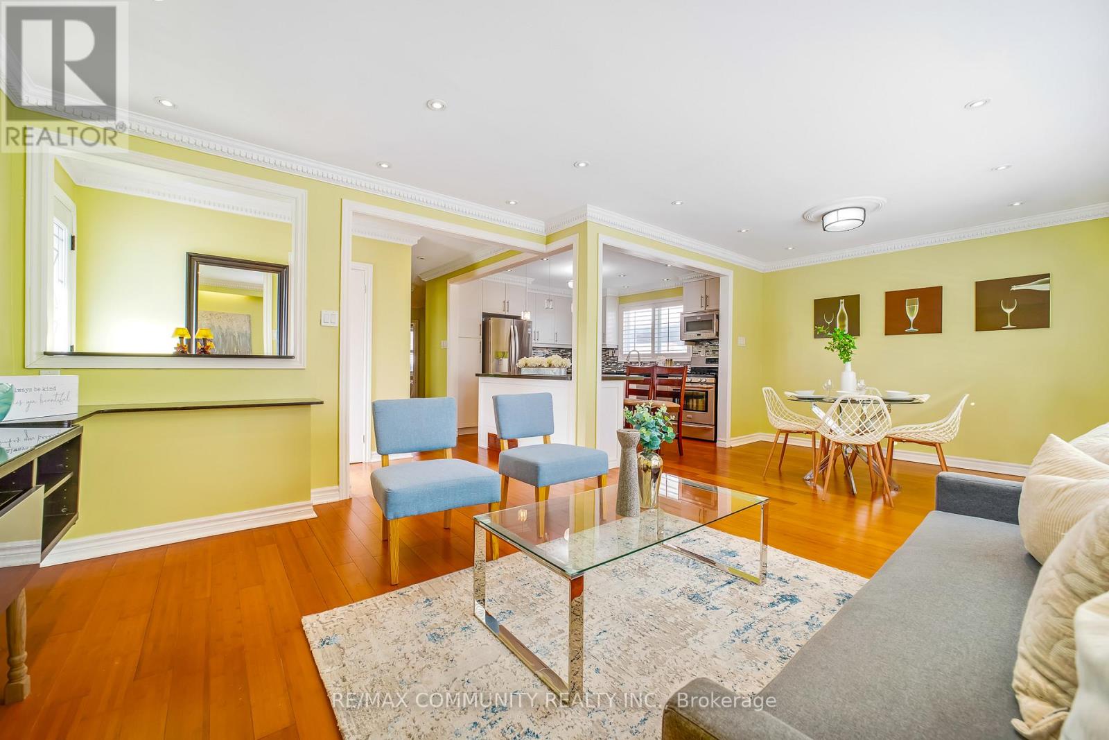 24 Hurley Crescent, Toronto, Ontario  M1P 4H4 - Photo 11 - E12599716