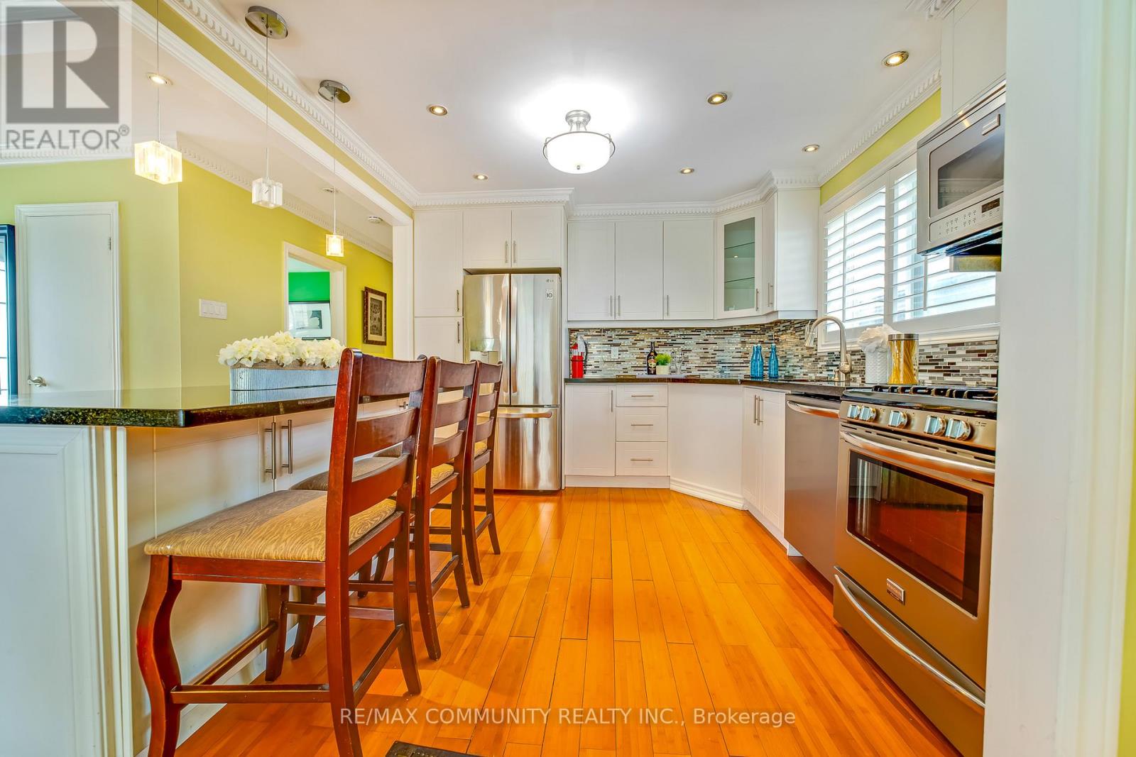 24 Hurley Crescent, Toronto, Ontario  M1P 4H4 - Photo 15 - E12599716