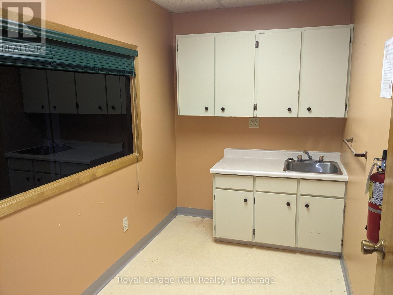 137 George Street W, West Grey, Ontario N0G 1R0 - Photo 15 - X12599804