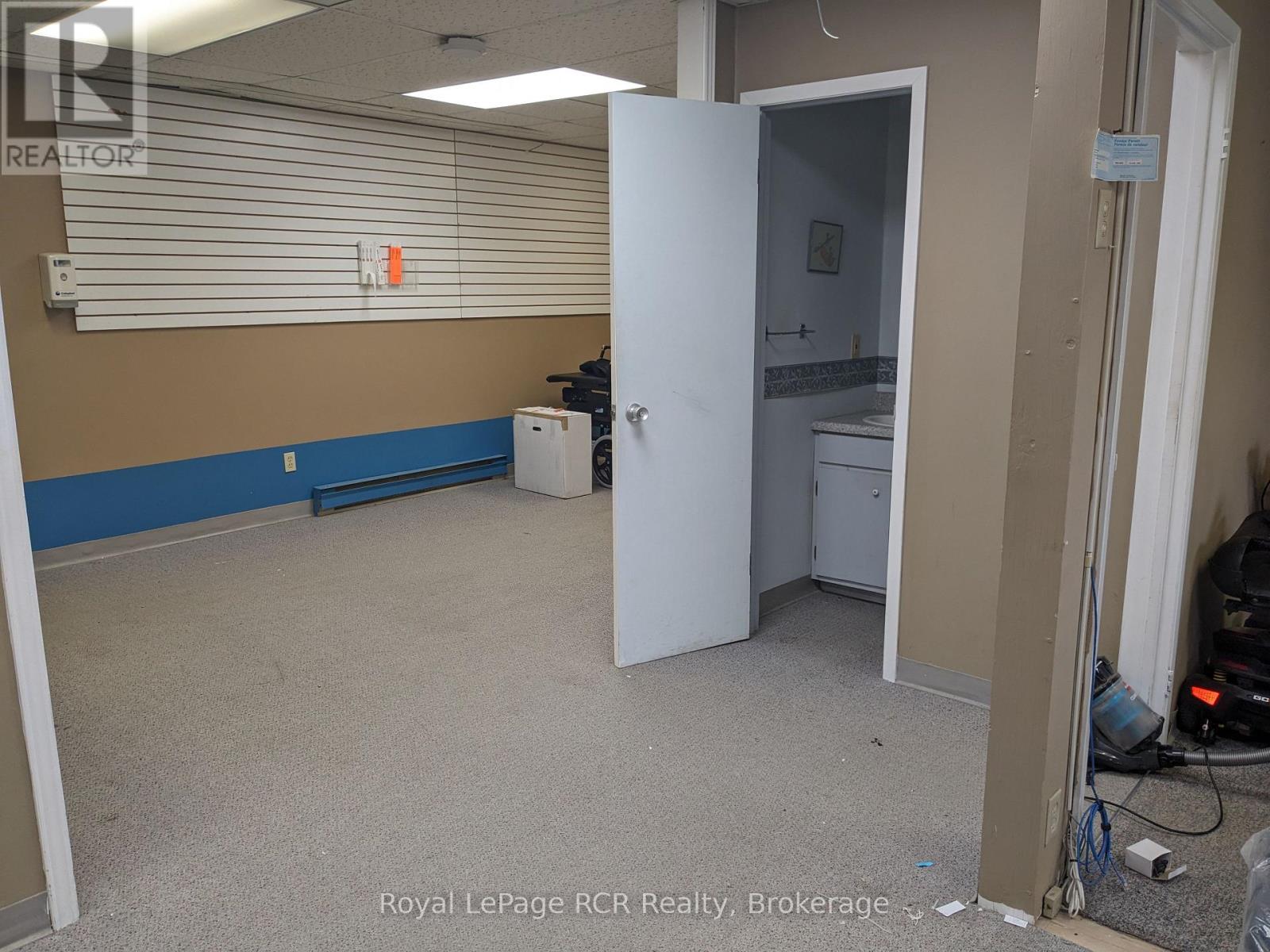 137 George Street W, West Grey, Ontario N0G 1R0 - Photo 26 - X12599804